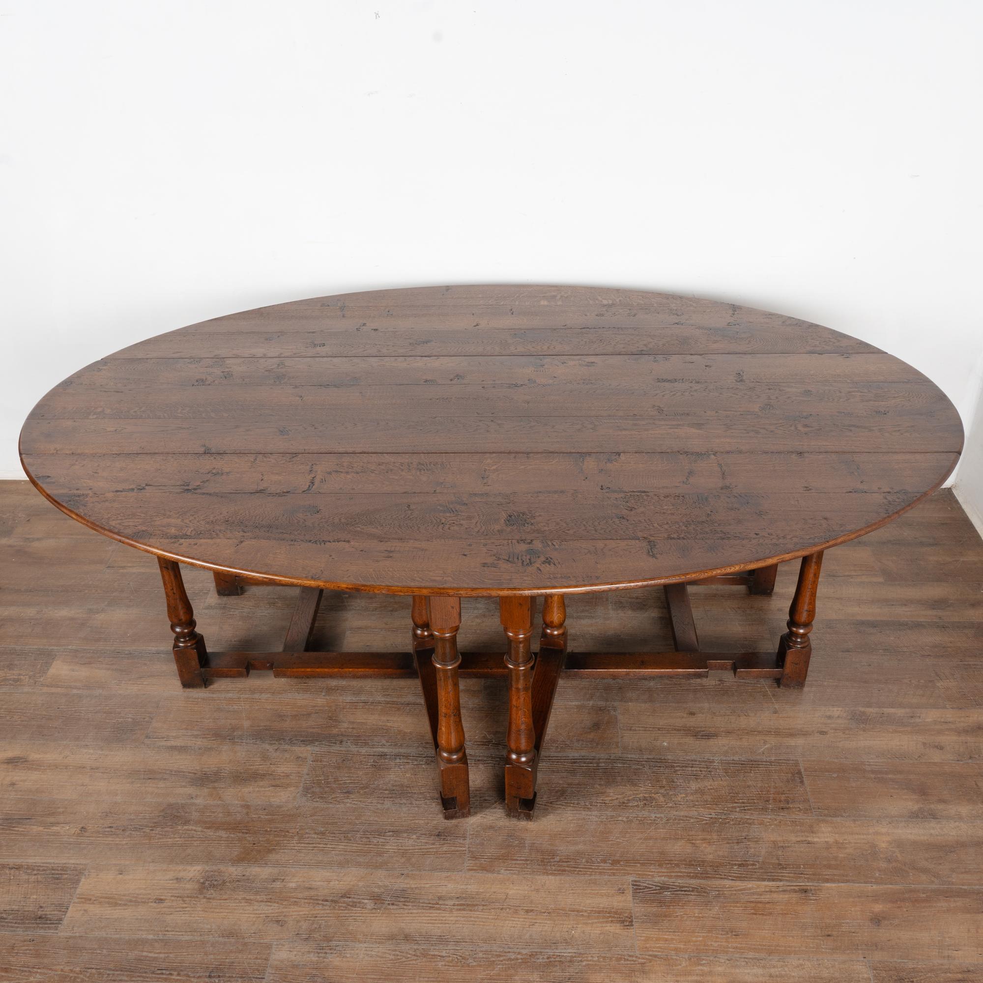 Table de salle à manger en bois de chêne à pied en treillis du début du 20e siècle, de style anglais Bon état - En vente à Round Top, TX