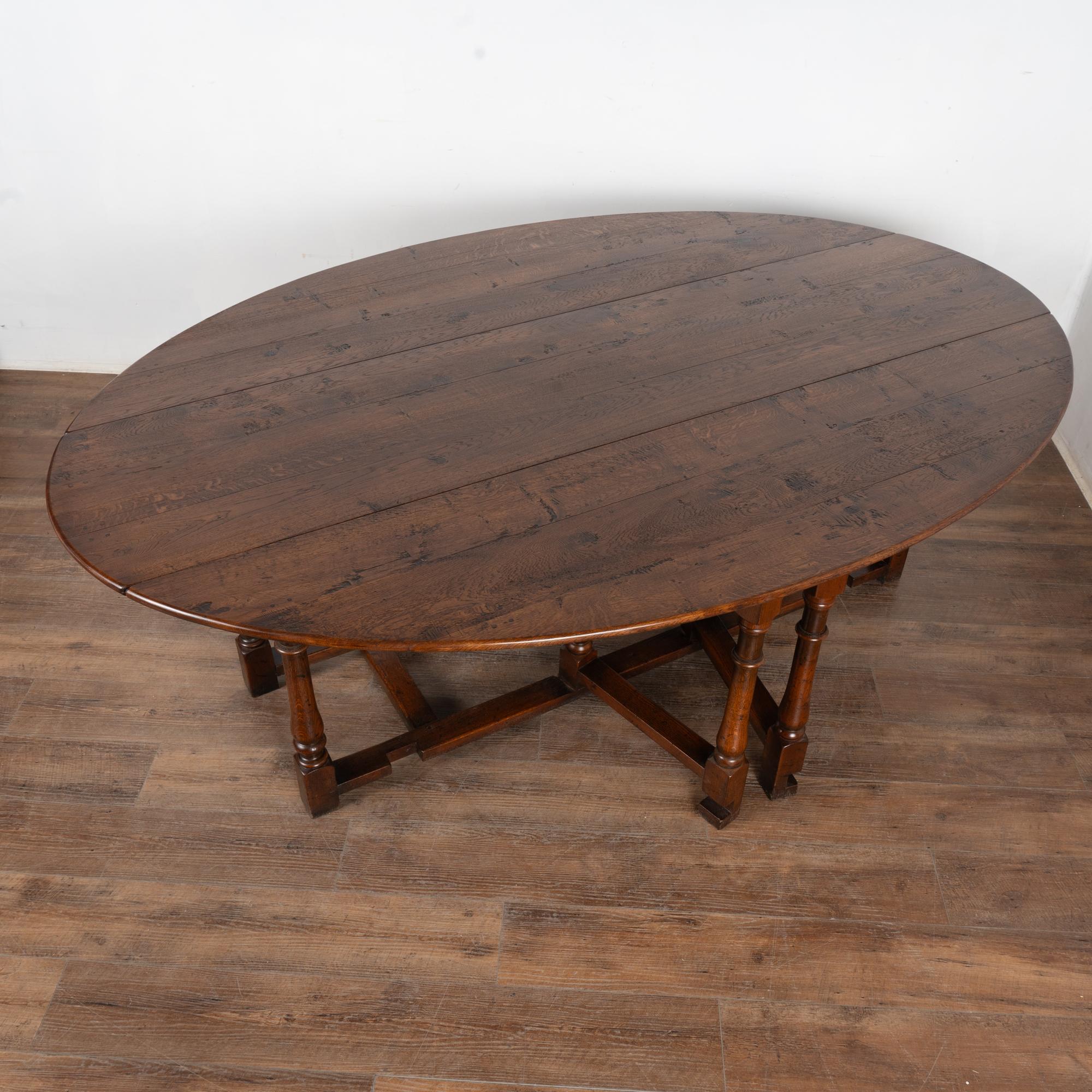20ième siècle Table de salle à manger en bois de chêne à pied en treillis du début du 20e siècle, de style anglais en vente