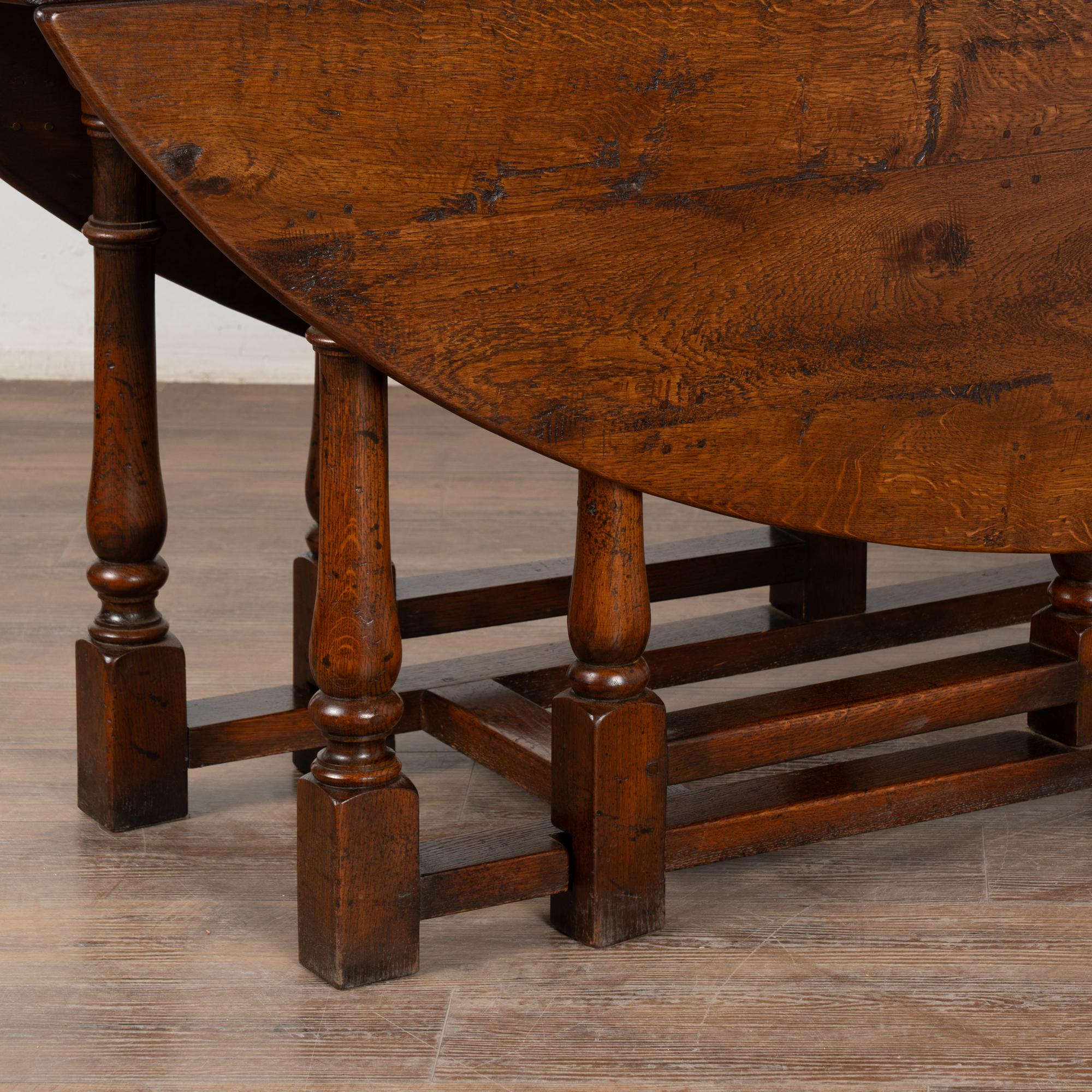 Table de salle à manger en bois de chêne à pied en treillis du début du 20e siècle, de style anglais en vente 3