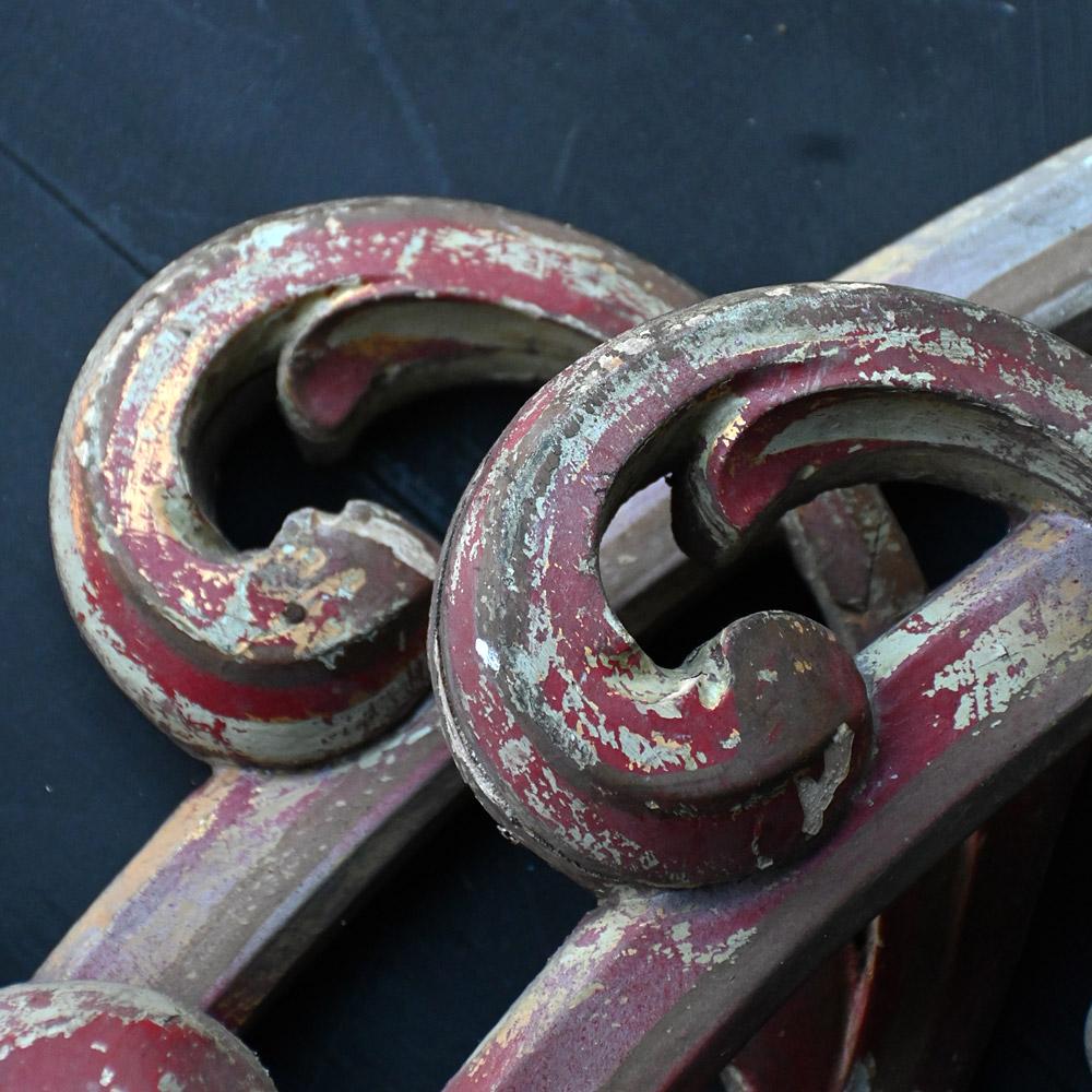 Fragmentos ingleses de feria tallados a mano de principios del siglo XX en venta 4