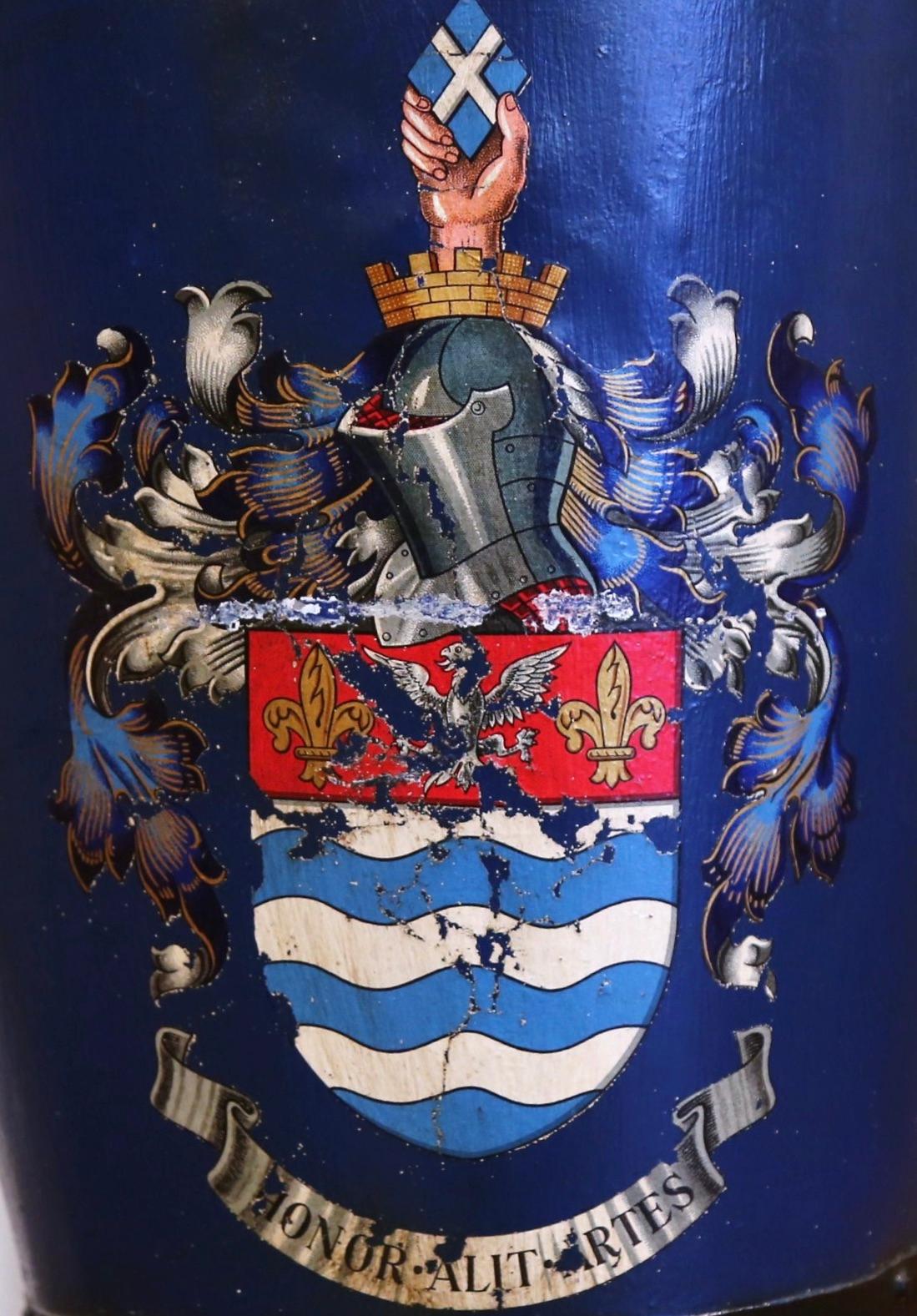 Early 20th Century English Hand Painted Iron Coal Bucket with Coat of Arms Decor In Excellent Condition In Dallas, TX