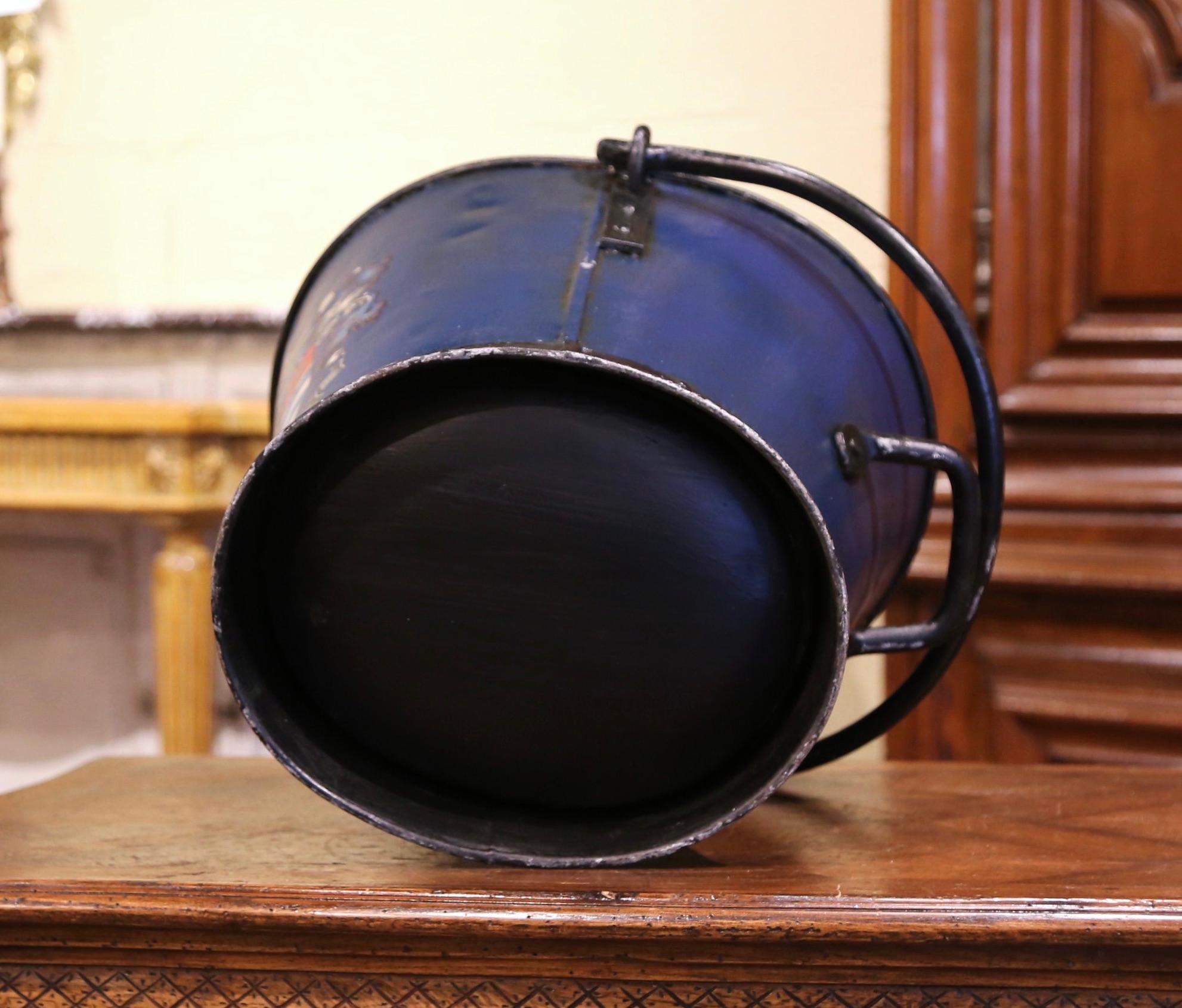 Early 20th Century English Hand Painted Iron Coal Bucket with Coat of Arms Decor 4