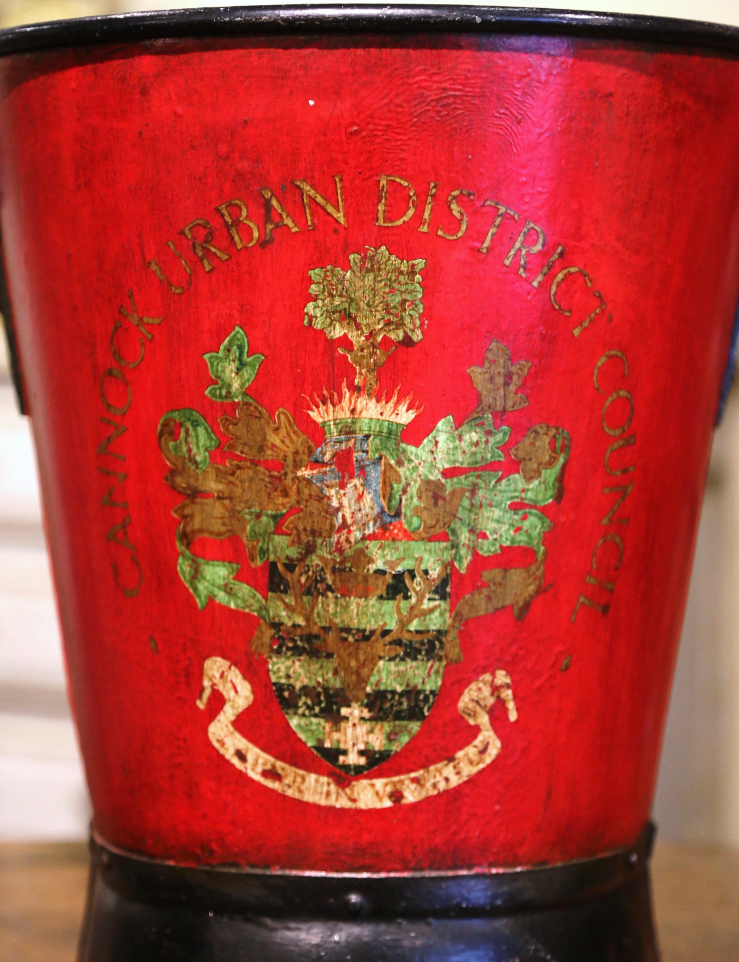 Early 20th Century English Hand Painted Iron Coal Bucket with Crest Decor In Excellent Condition In Dallas, TX