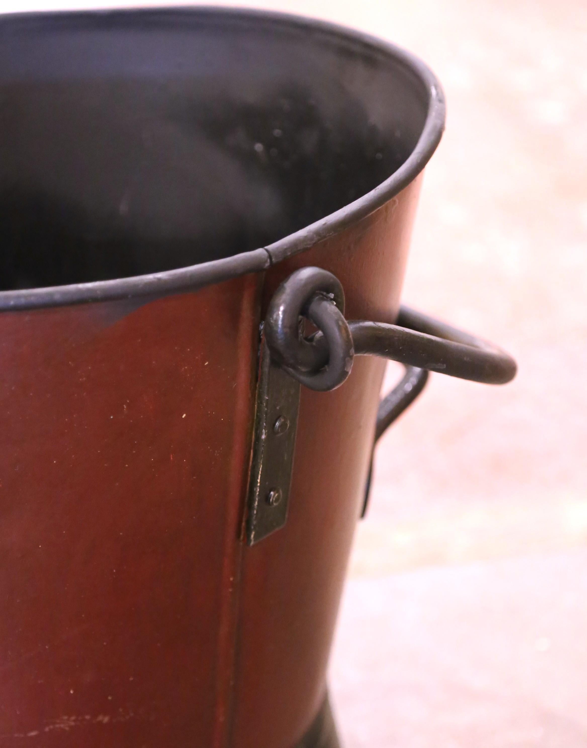 Early 20th Century English Hand-Painted Iron Fire or Coal Bucket with Crest 1