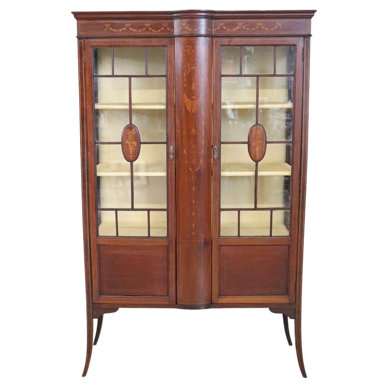 Early 20th Century English Inlaid Walnut Elegant Vitrine, Restored For Sale