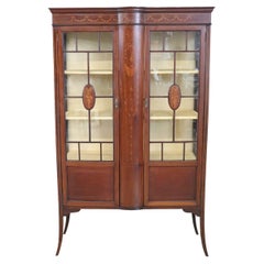 Early 20th Century English Inlaid Walnut Elegant Vitrine, Restored