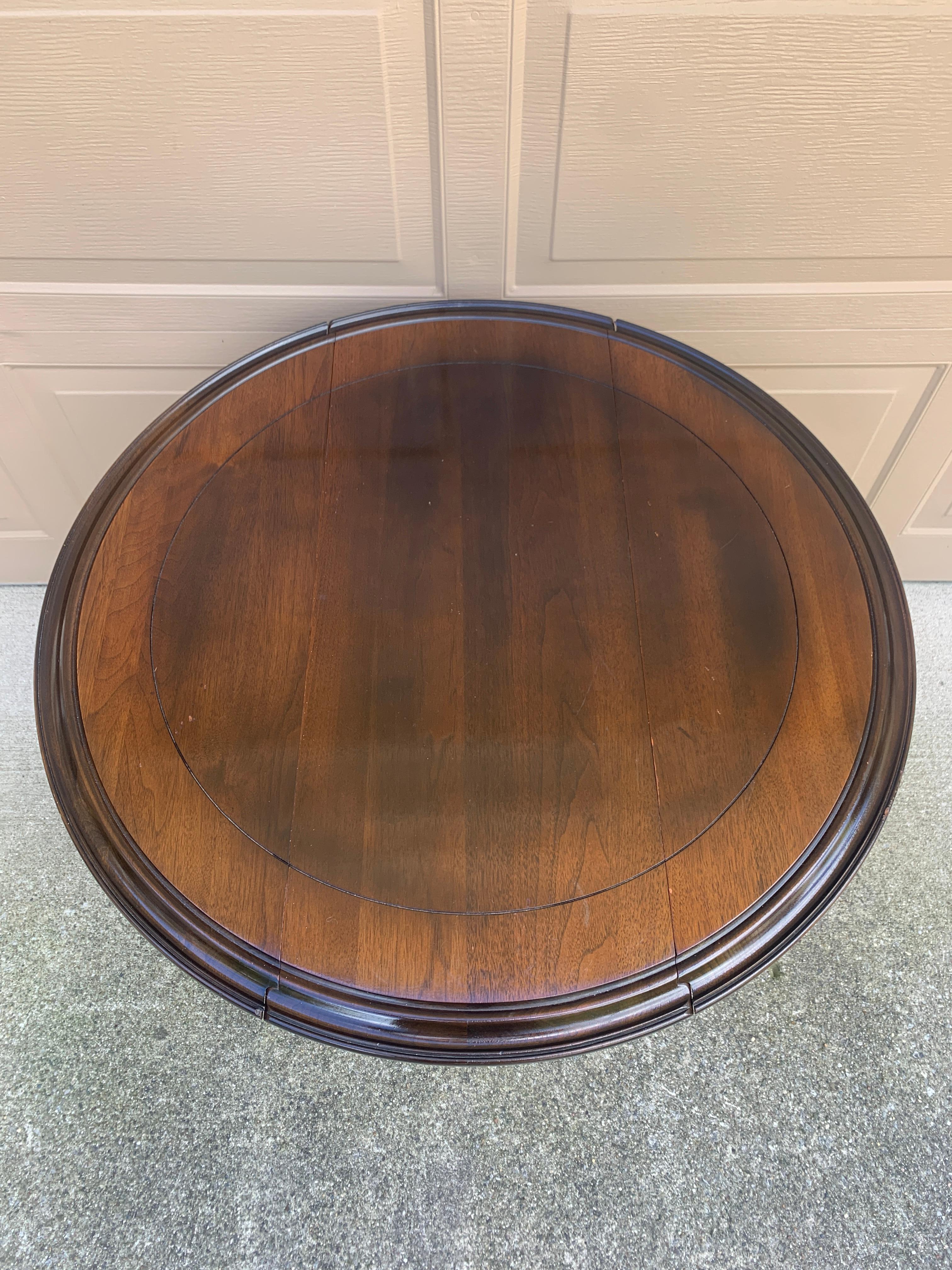 Mesa auxiliar inglesa de principios del siglo XX Jacobean Walnut Butterfly Drop Leaf en venta 1