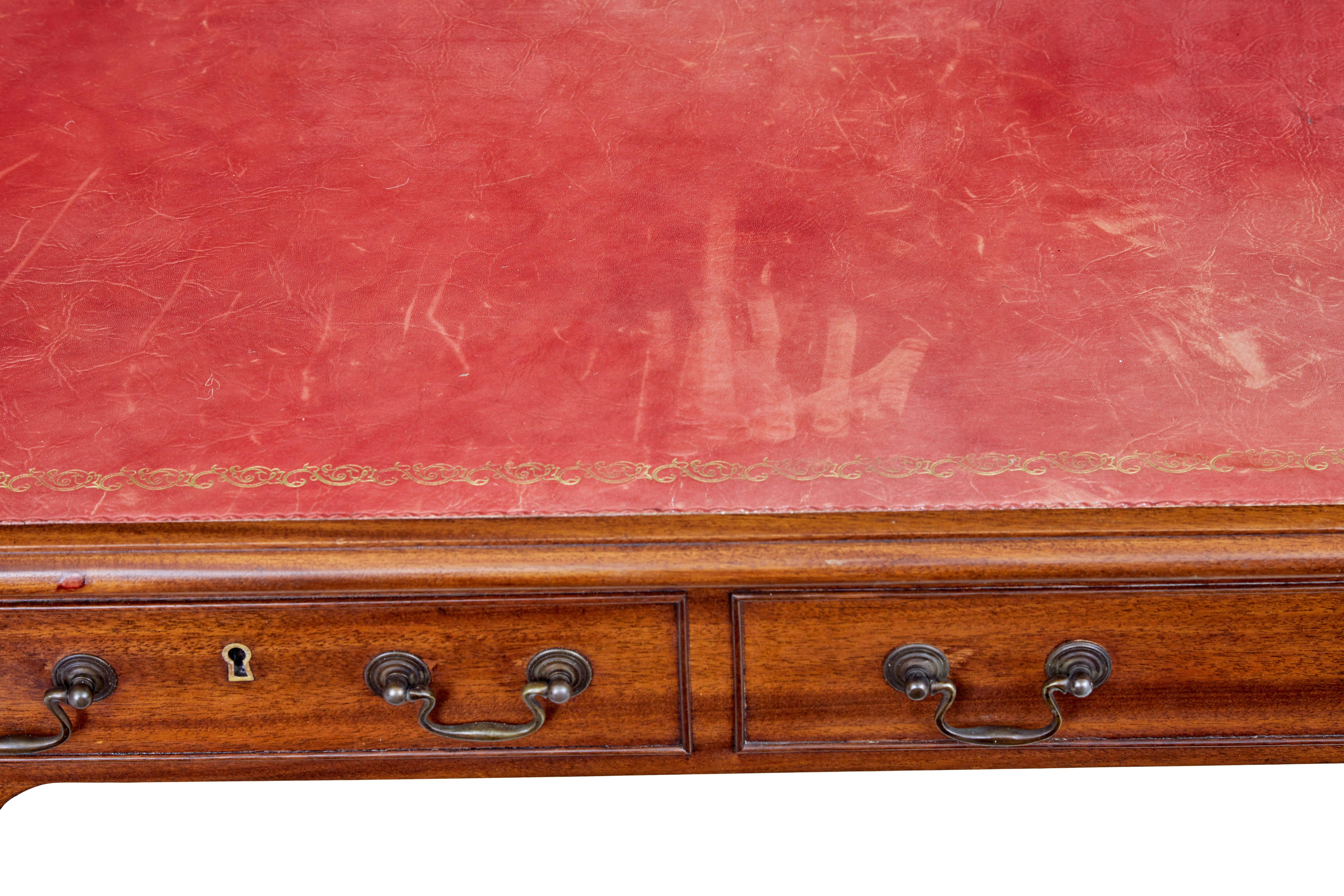 Inglese Scrivania inglese con piano in pelle dei primi del Novecento in vendita