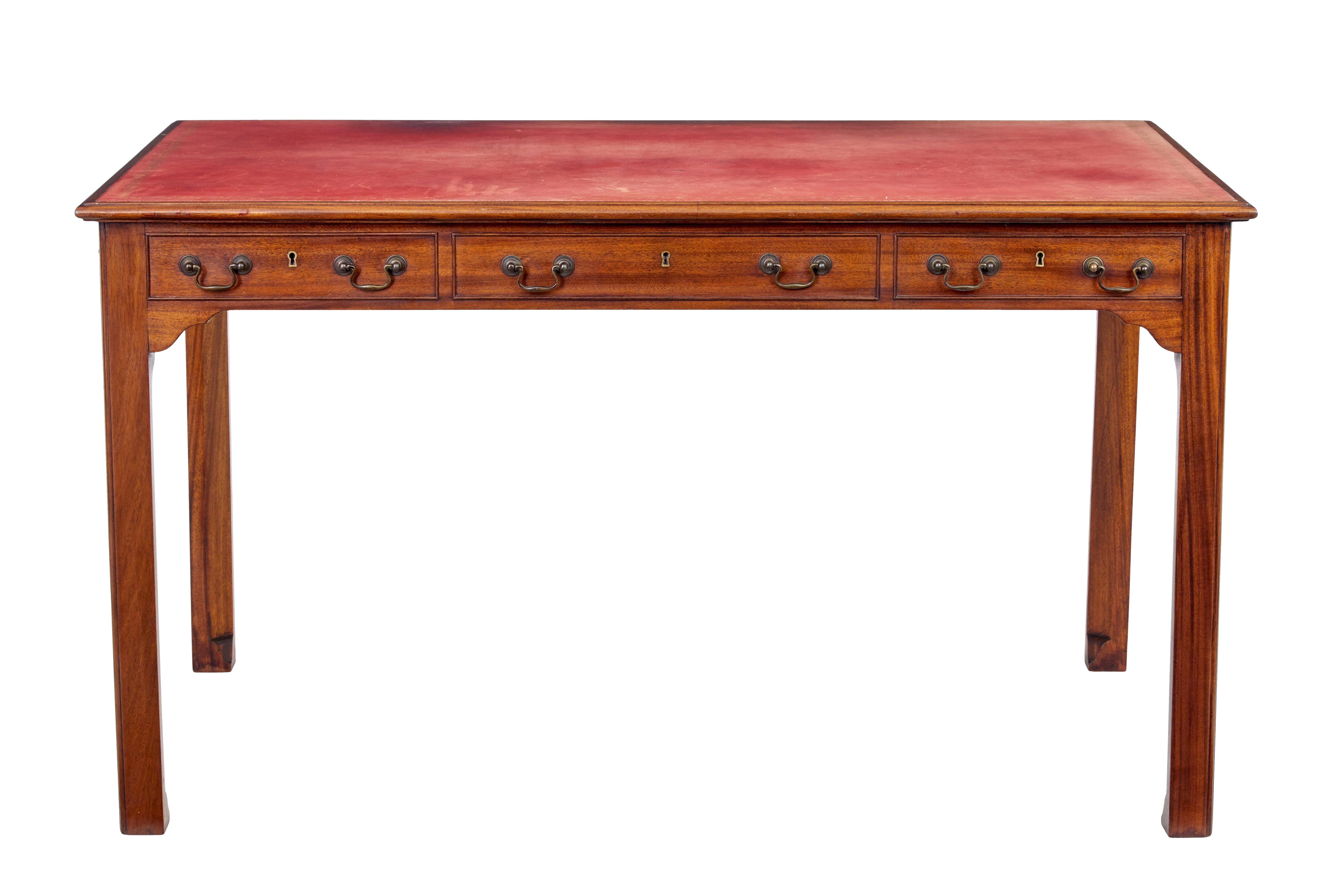 Ottone Scrivania inglese con piano in pelle dei primi del Novecento in vendita