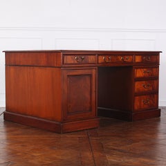 Early 20th Century English Leather Top Partners' Desk in Mahogany