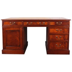 Early 20th Century English Leather Top Partners' Desk in Mahogany