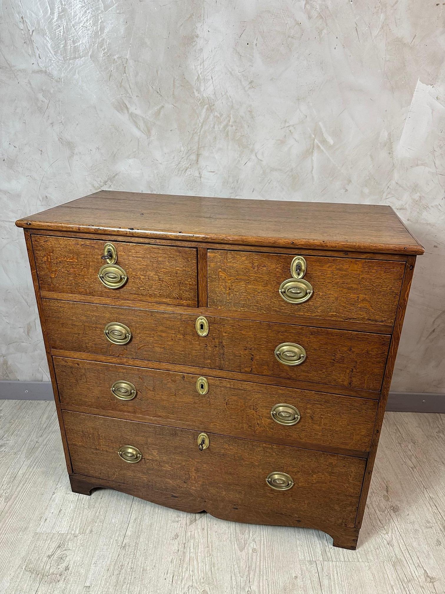 Commode inglese in Oak e ottone dei primi del Novecento, anni '20 in vendita 6