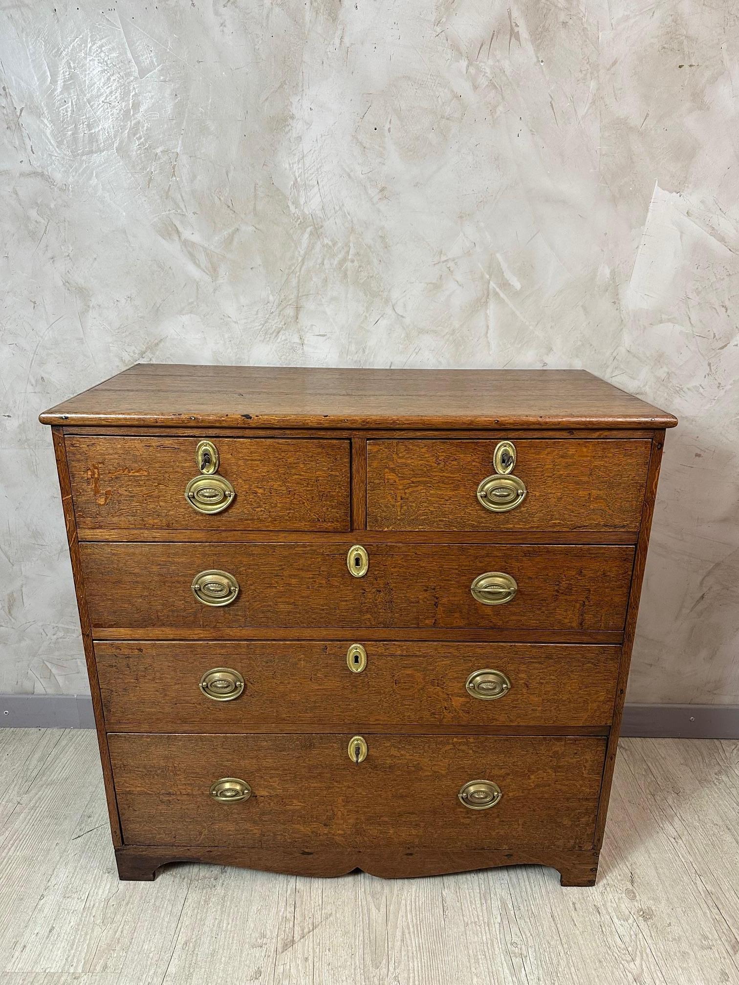 Britannico Commode inglese in Oak e ottone dei primi del Novecento, anni '20 in vendita