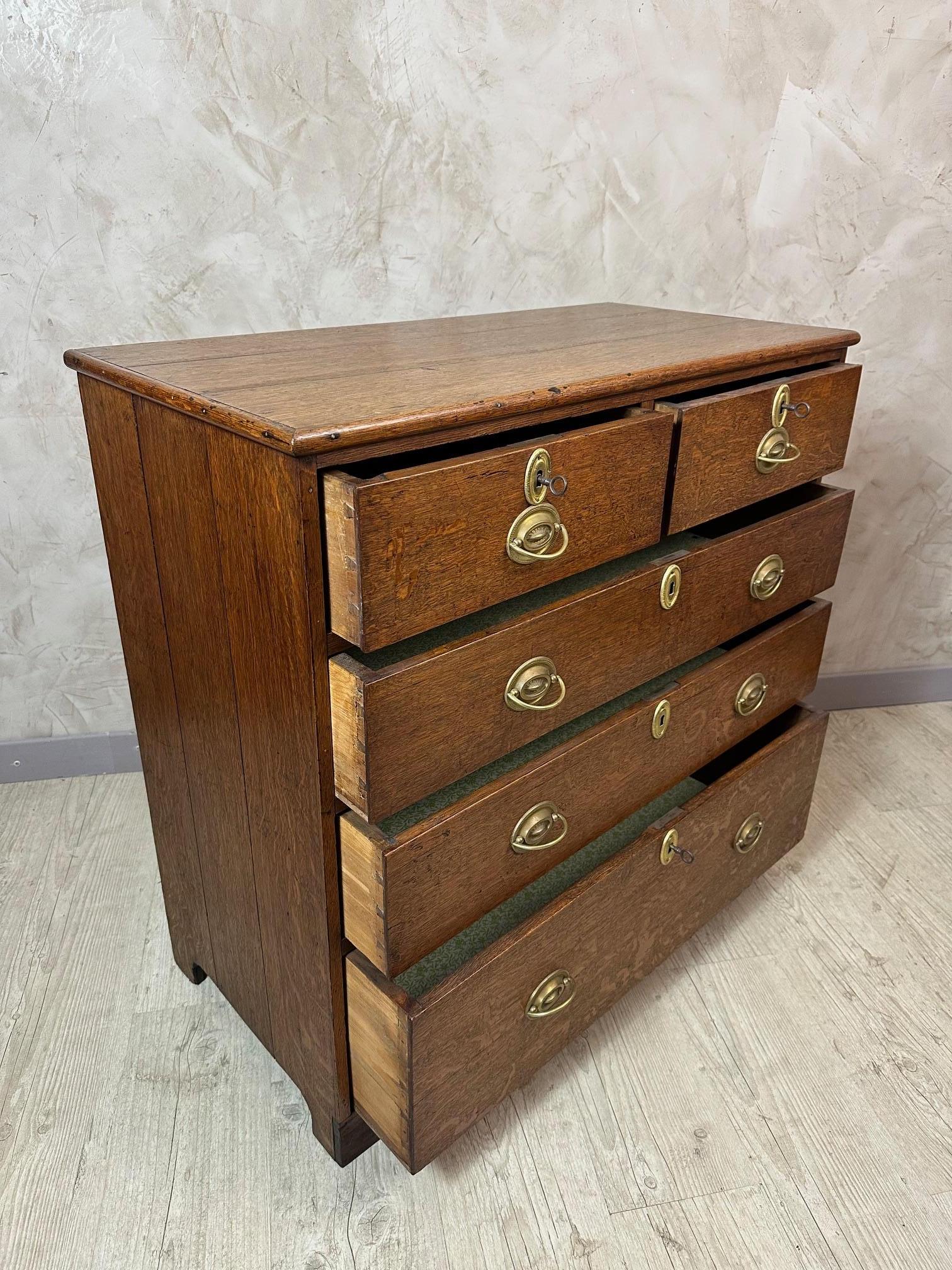Commode inglese in Oak e ottone dei primi del Novecento, anni '20 in vendita 1