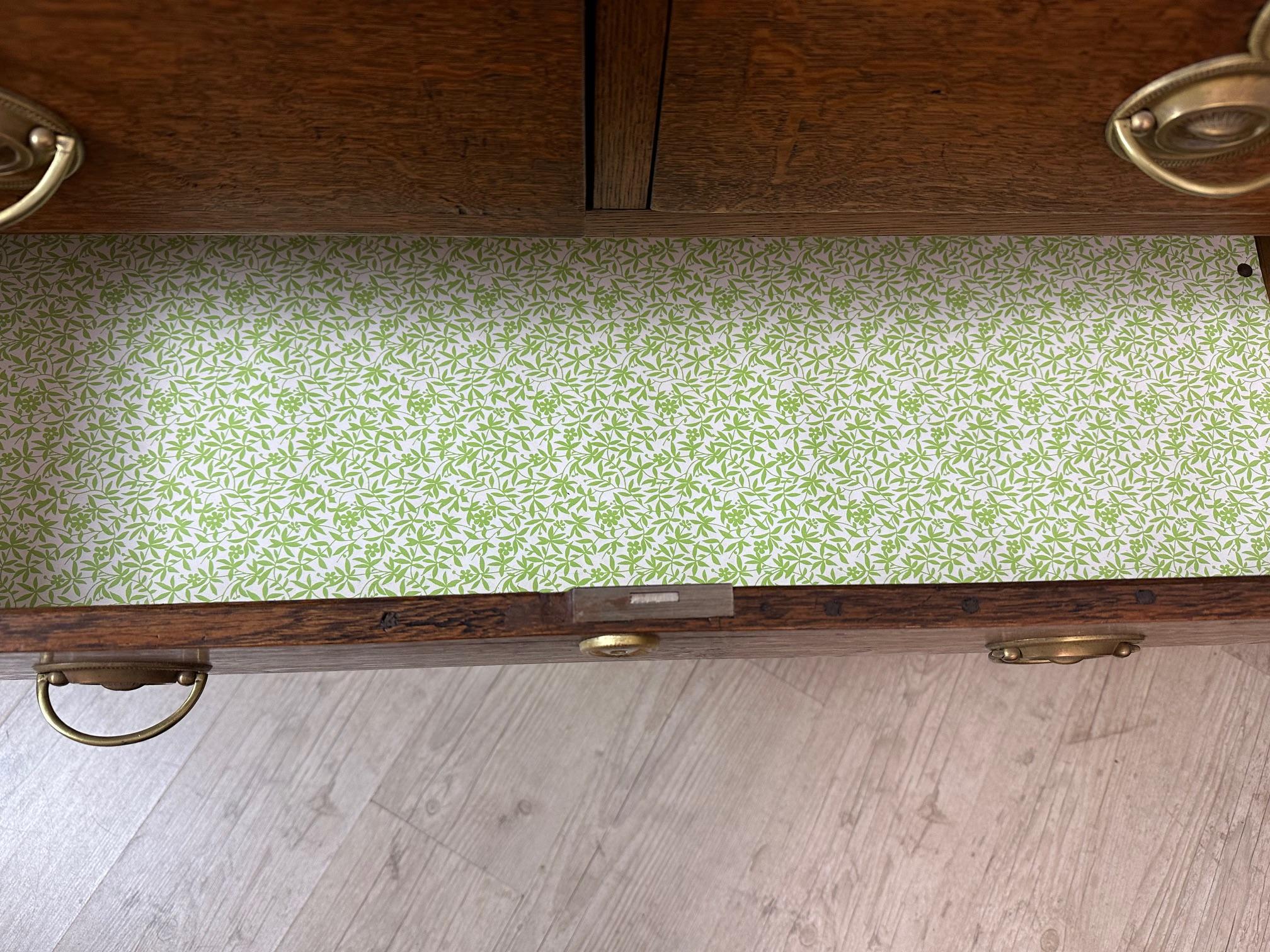 Commode inglese in Oak e ottone dei primi del Novecento, anni '20 in vendita 3