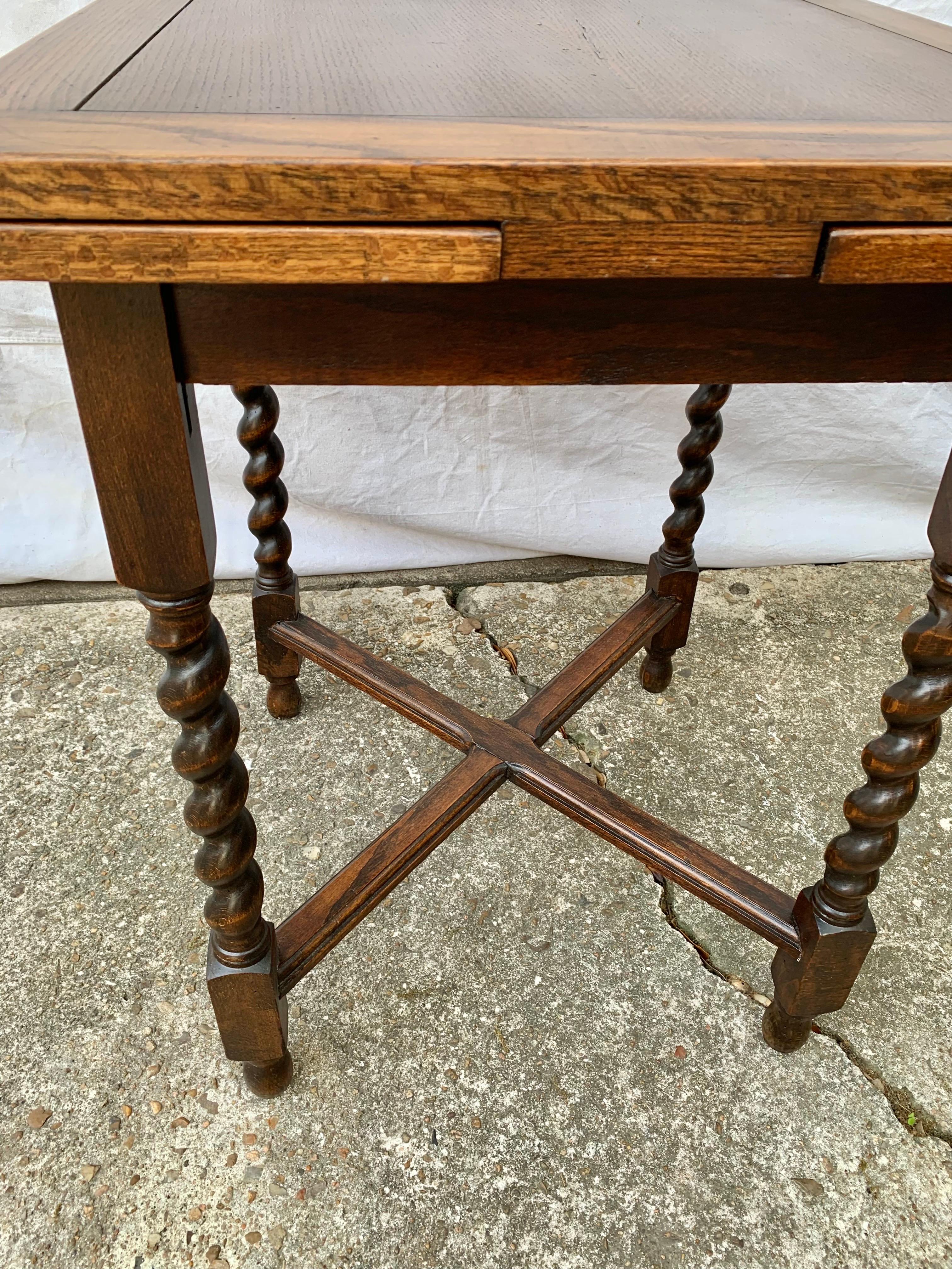 Early 20th Century English Oak Barley Twist Draw Leaf Pub Side Table For Sale 2