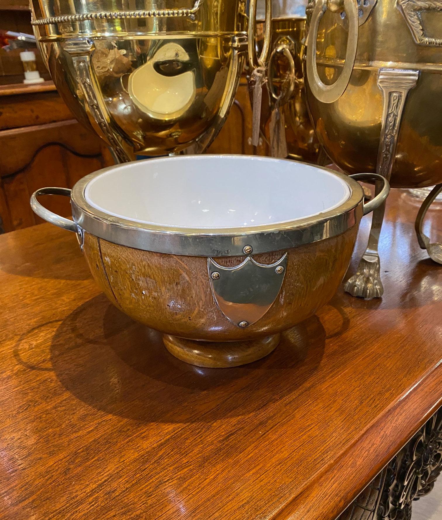 Early 20th Century English Oak and Silver Plate Salad Bowl with Ceramic Insert 1