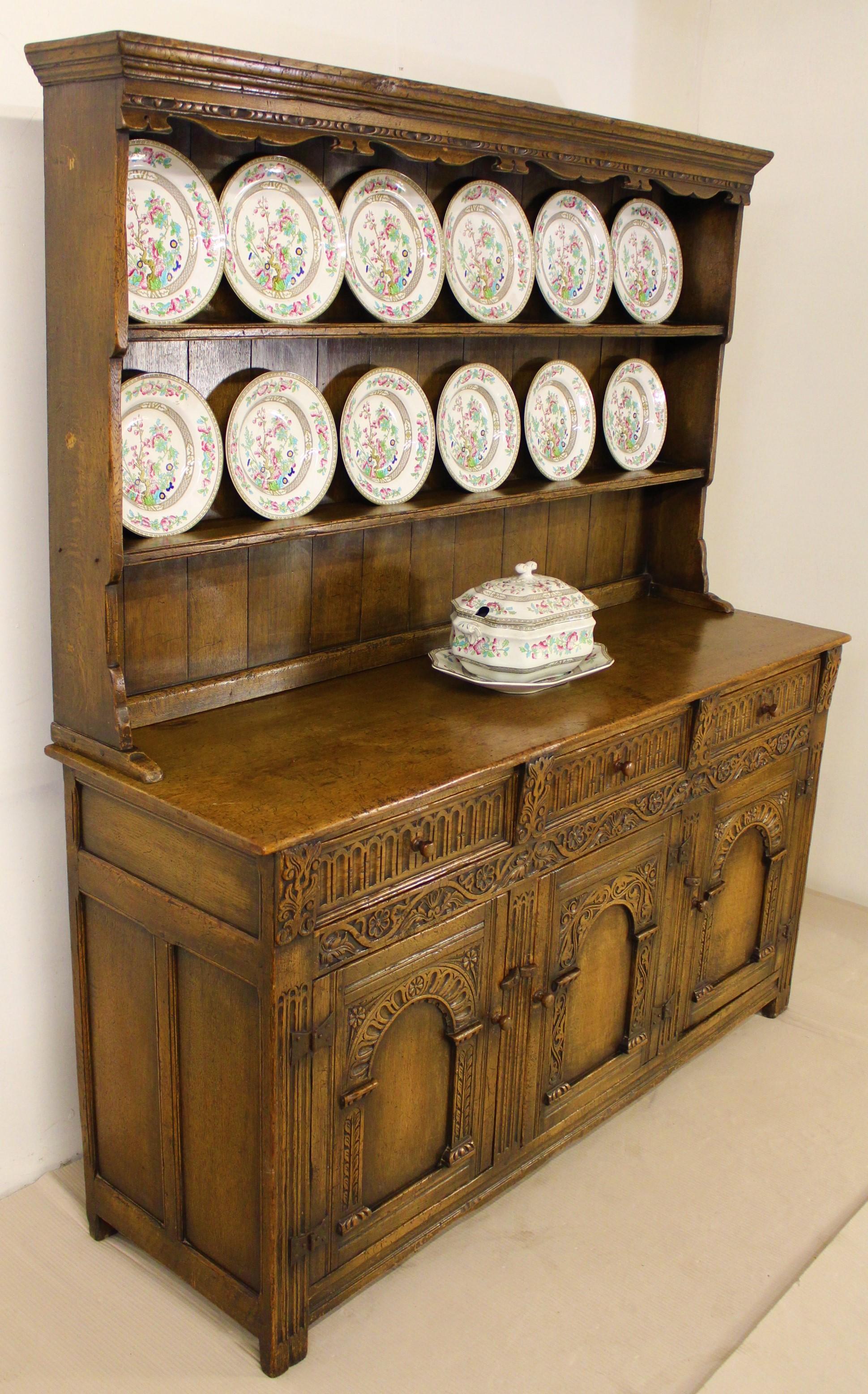 Early 20th Century English Oak Dresser For Sale 10