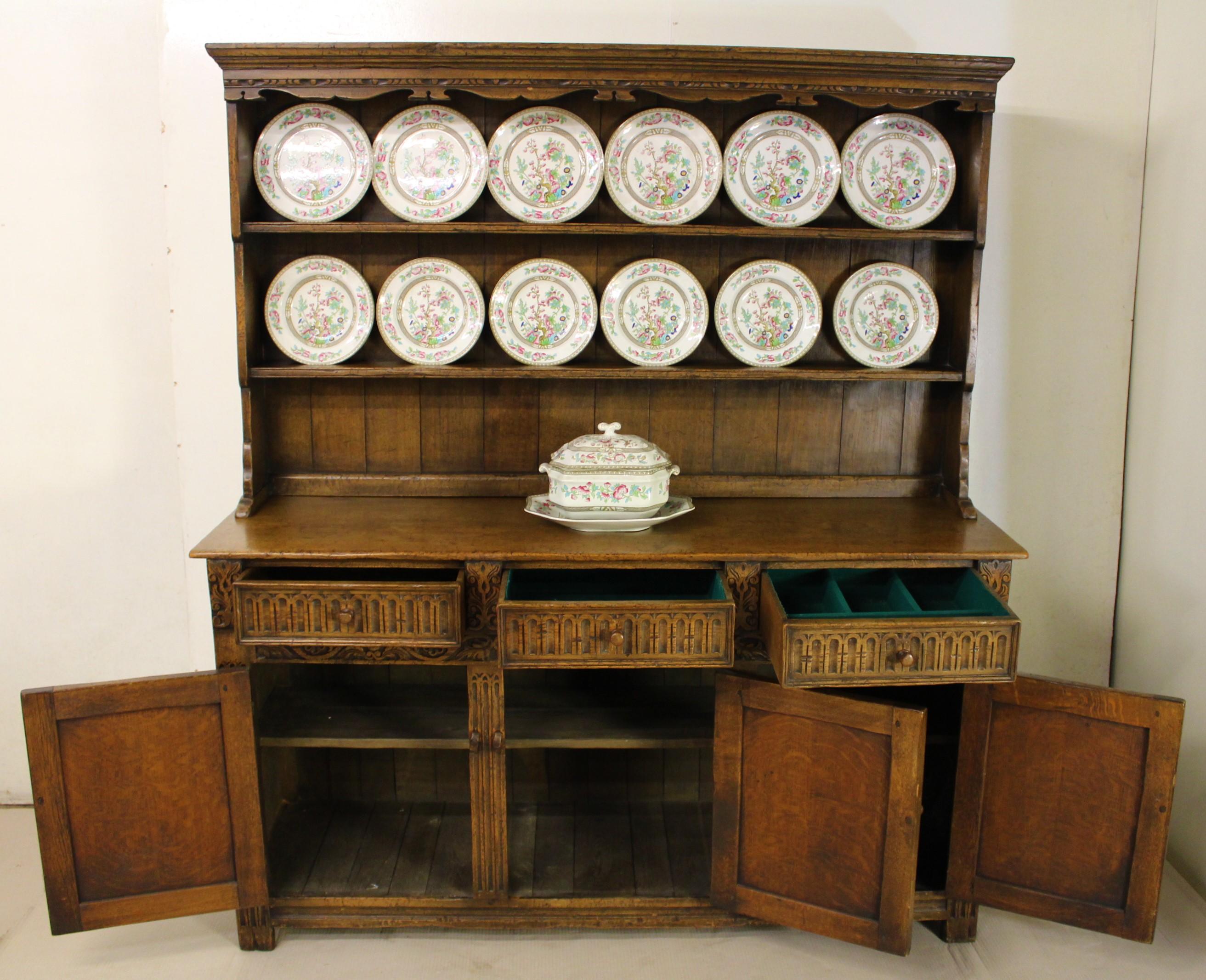 Early 20th Century English Oak Dresser For Sale 14