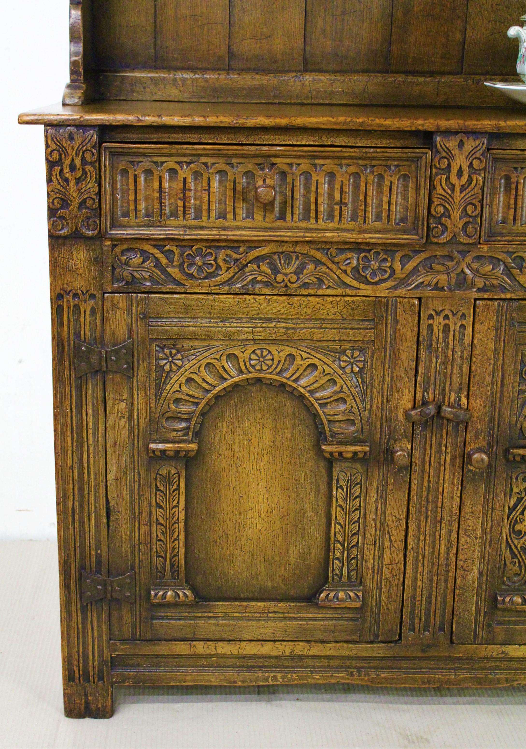 Early 20th Century English Oak Dresser For Sale 2