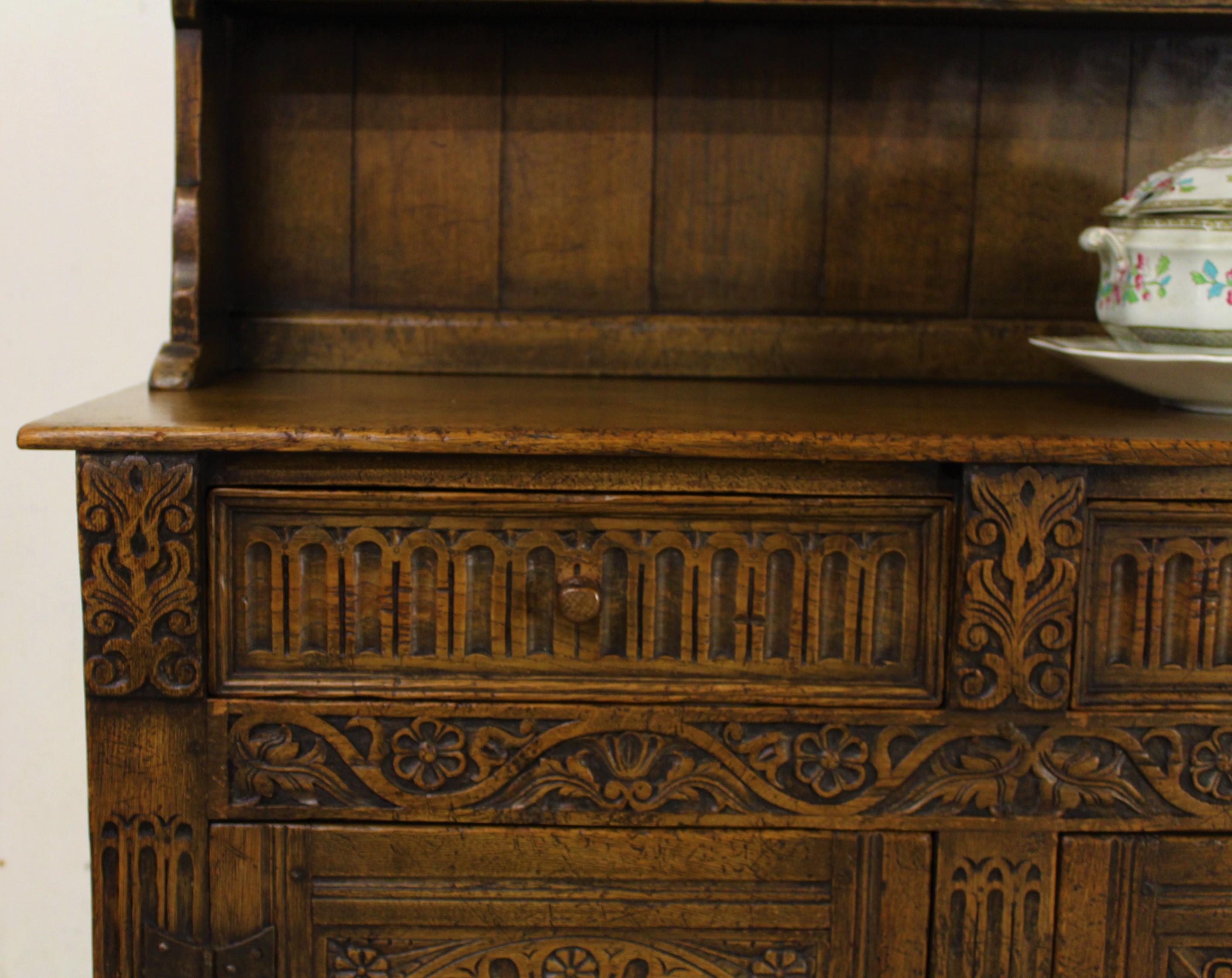 Early 20th Century English Oak Dresser For Sale 5