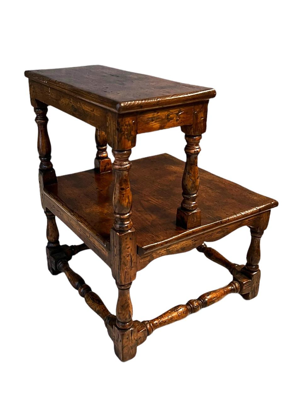 Early 20th Century English Oak Step Stool In Fair Condition In North Miami, FL