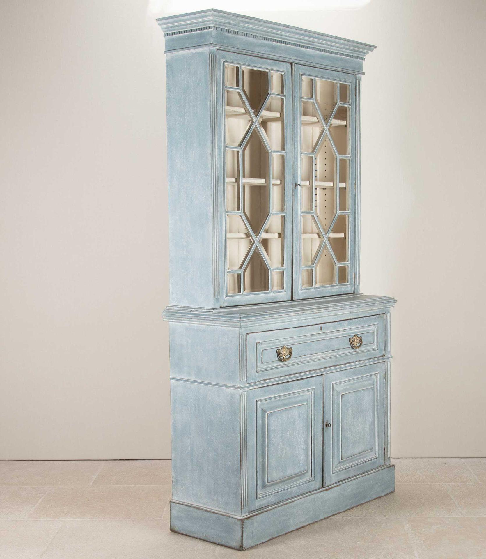 Early 20th Century English Painted Bookcase Secretaire In Good Condition For Sale In Gloucestershire, GB