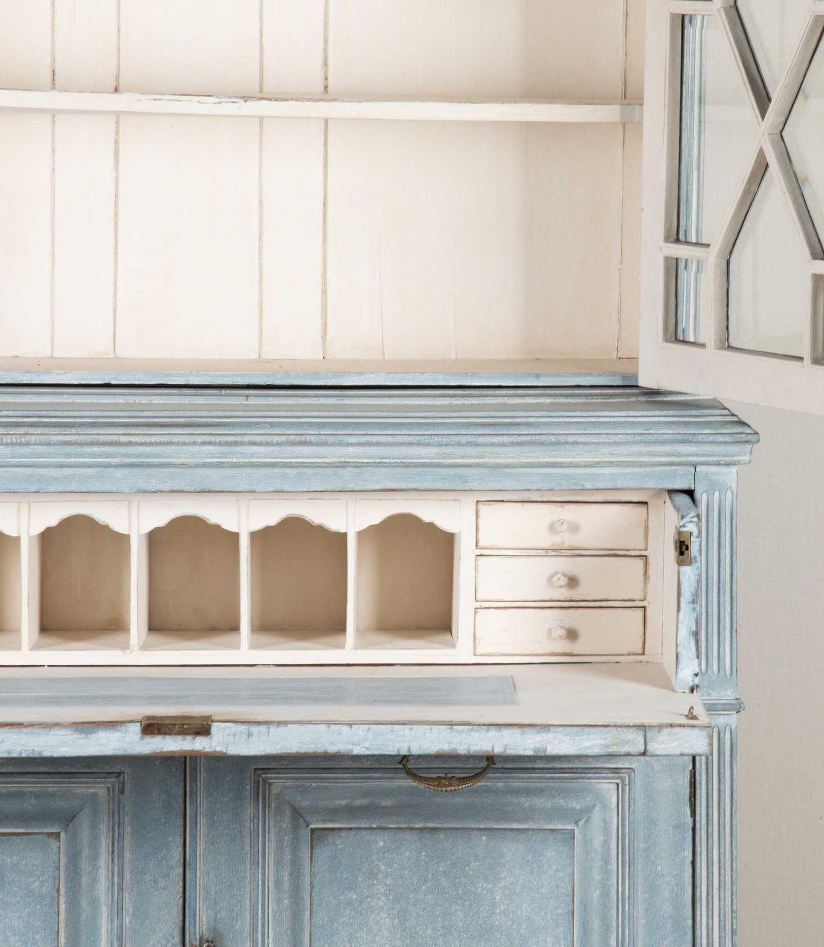 Early 20th Century English Painted Bookcase Secretaire For Sale 3