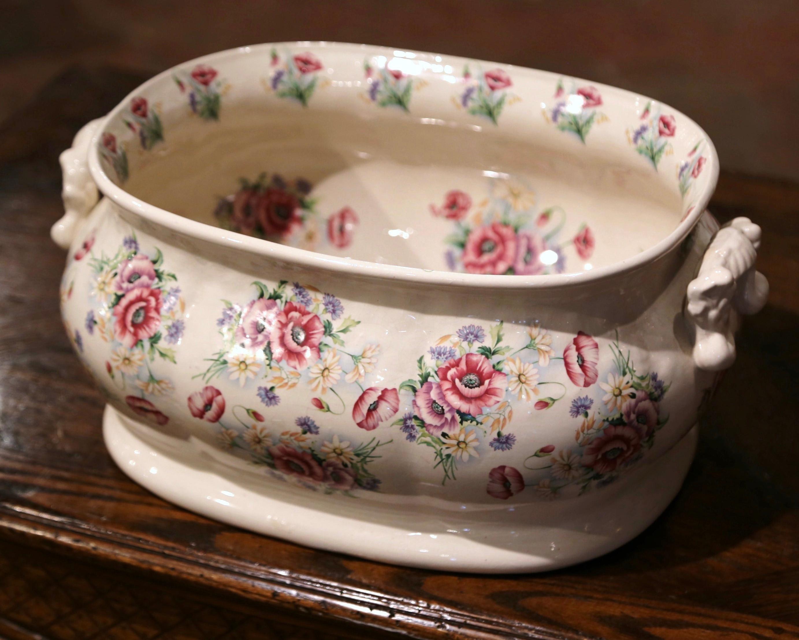 Early 20th Century English Painted Porcelain Foot Bath Bowl In Excellent Condition In Dallas, TX