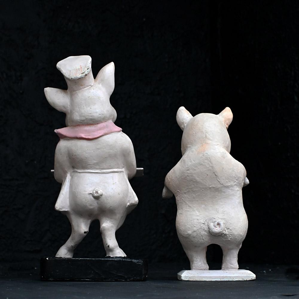 Early 20th century English papier Mache butchers shop display pig figures In Fair Condition For Sale In London, GB