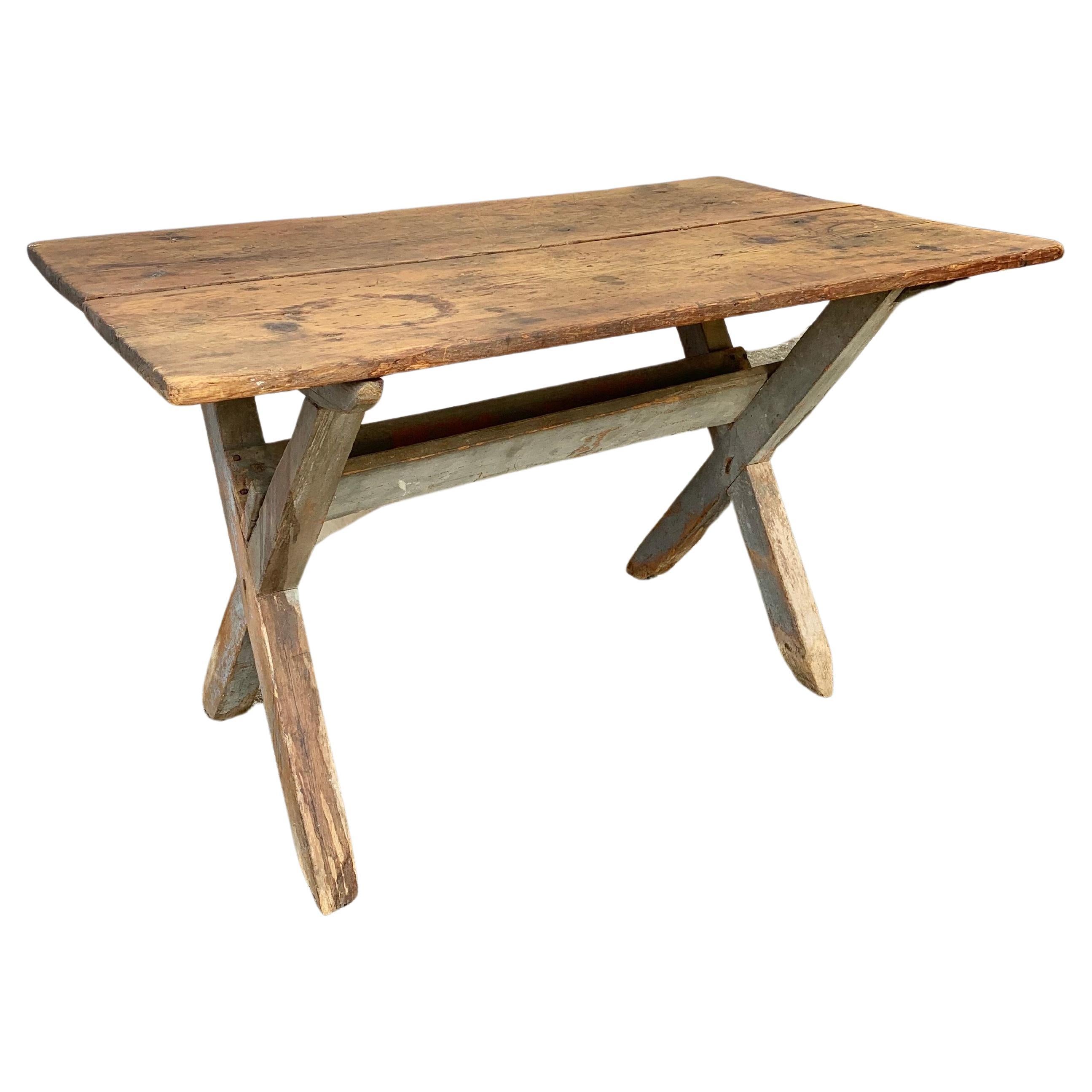 Early 20th Century English Pine Sawbuck Side Table For Sale