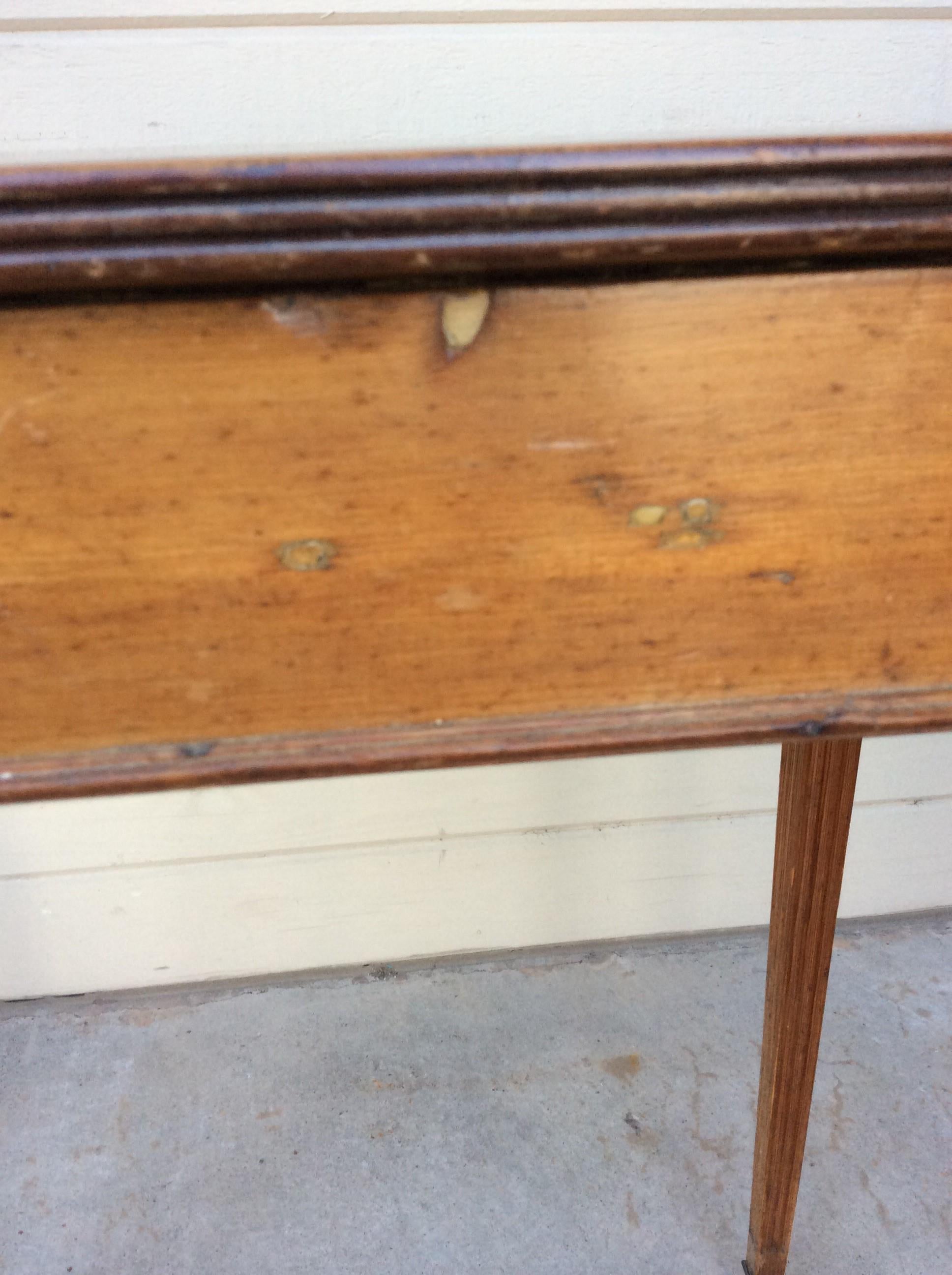 Early 20th Century English Pine Side Table For Sale 6