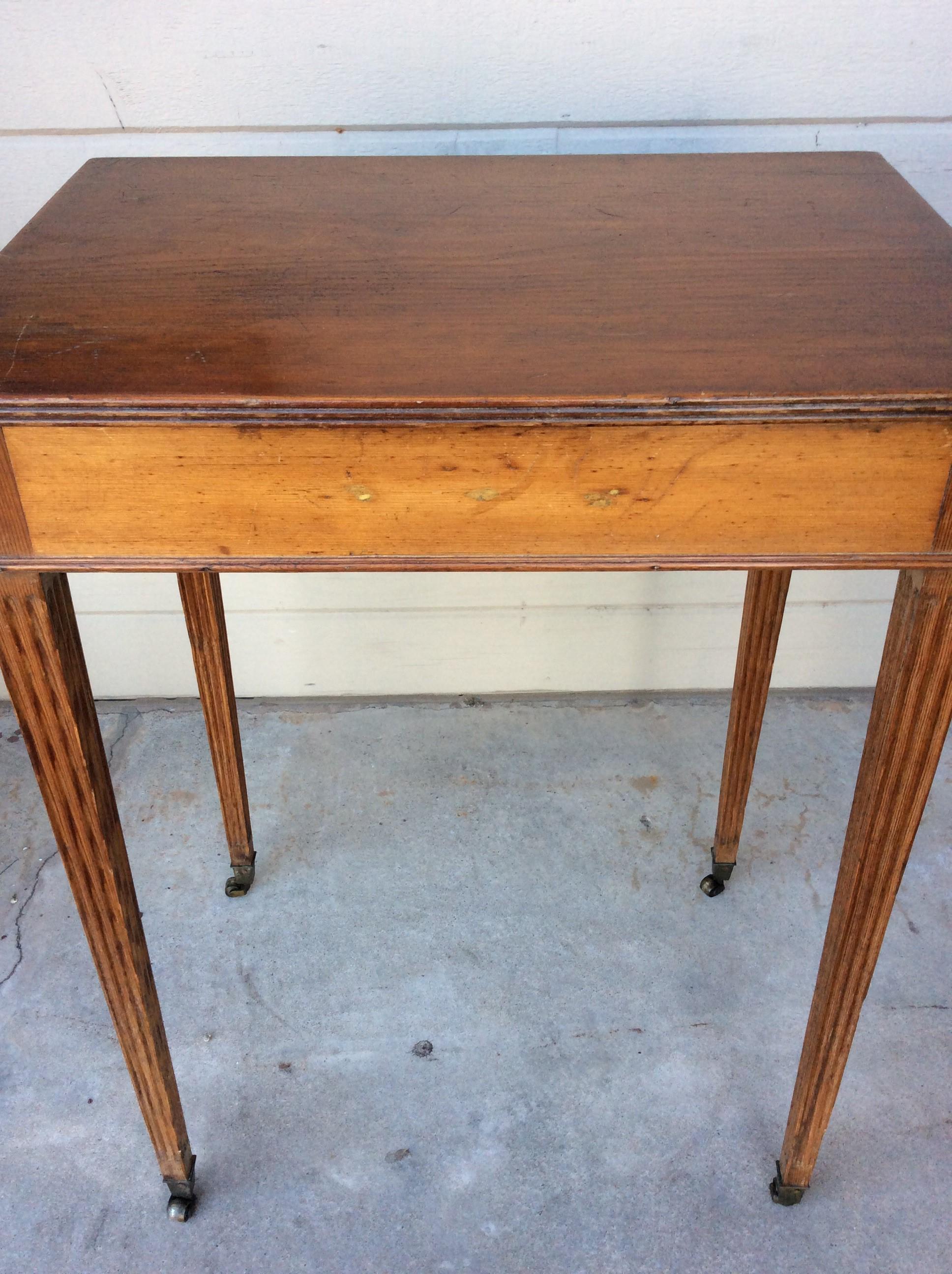 Early 20th Century English Pine Side Table For Sale 7