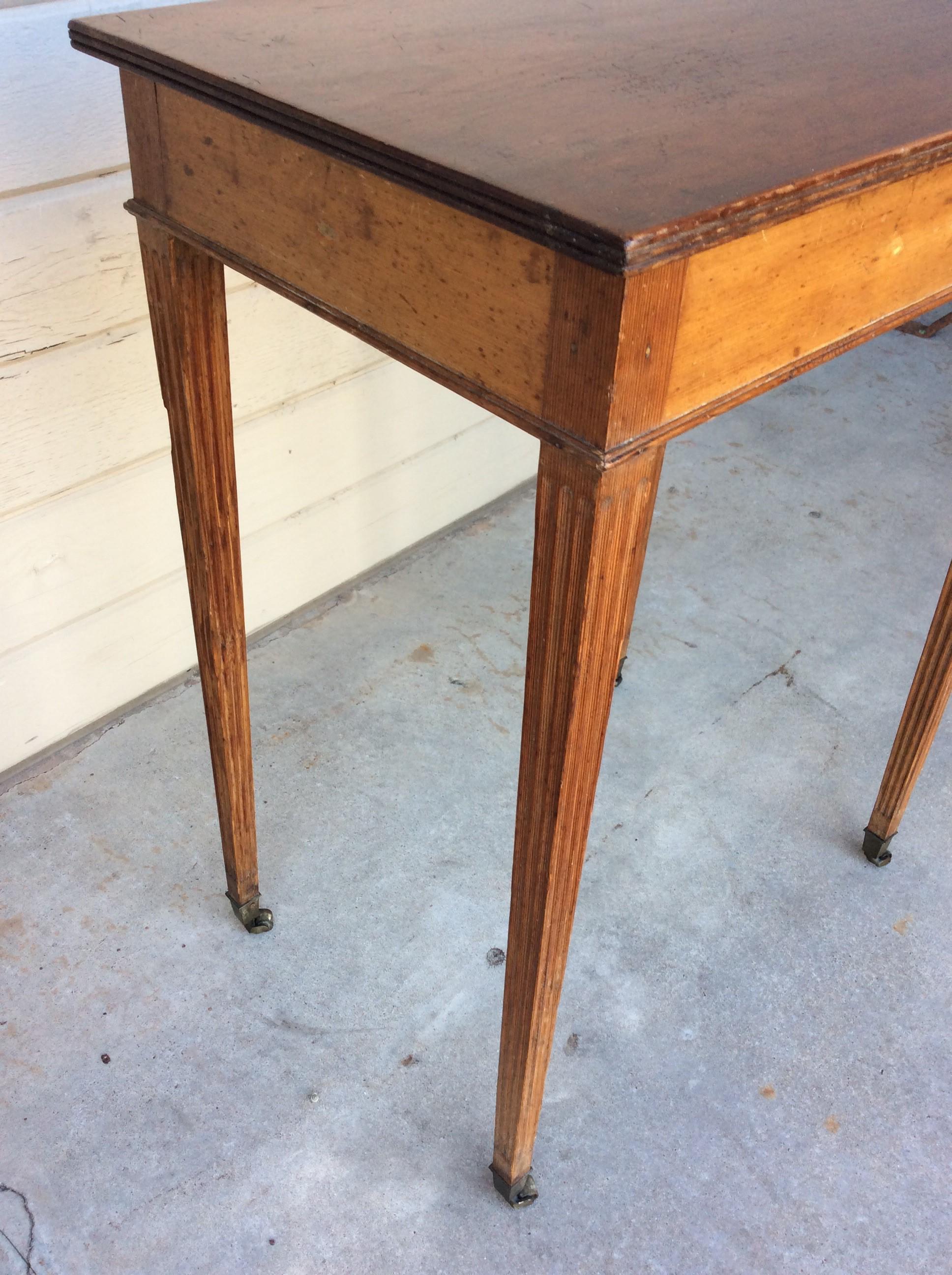 Early 20th Century English Pine Side Table For Sale 8