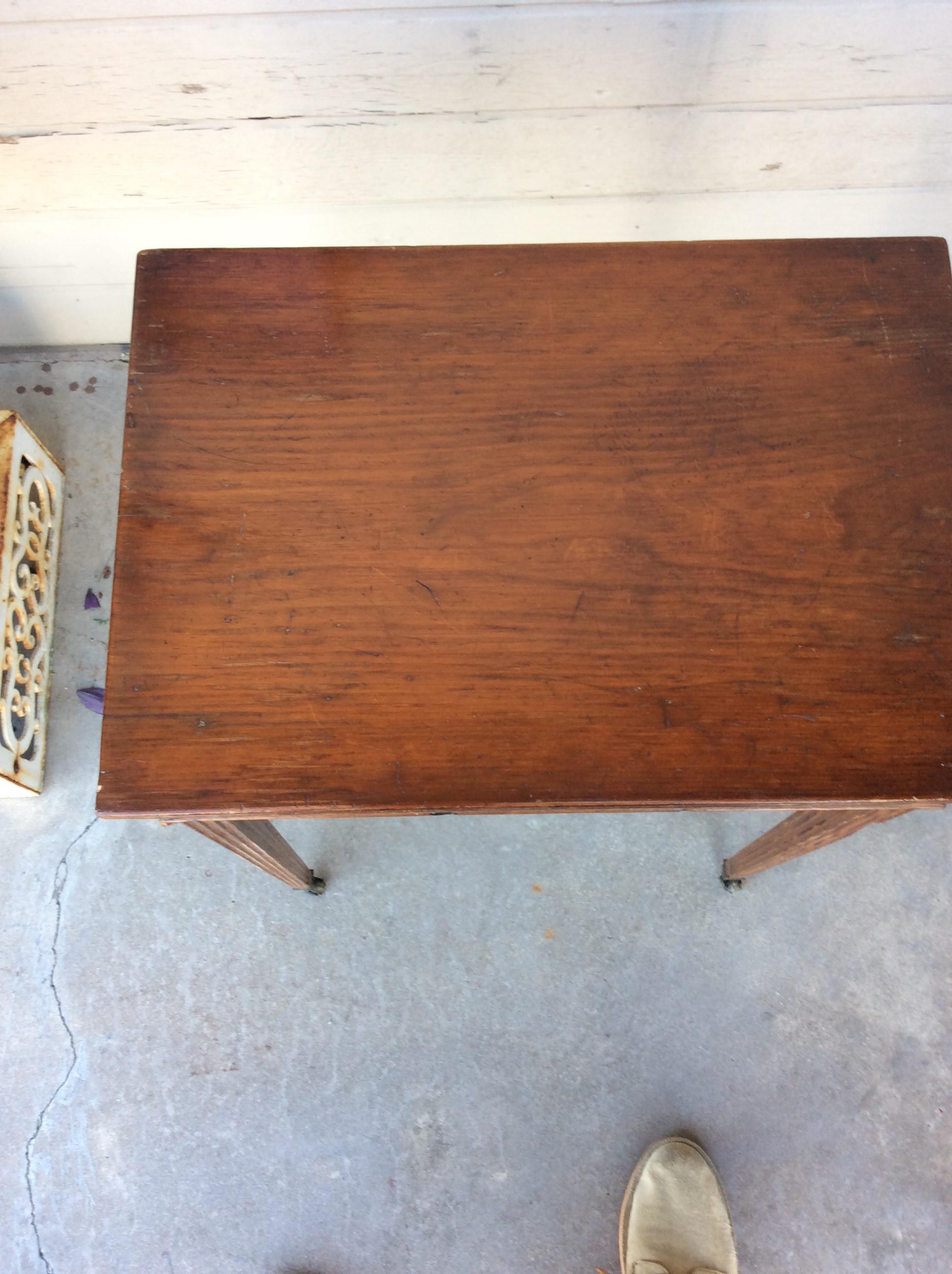 Early 20th Century English Pine Side Table For Sale 3