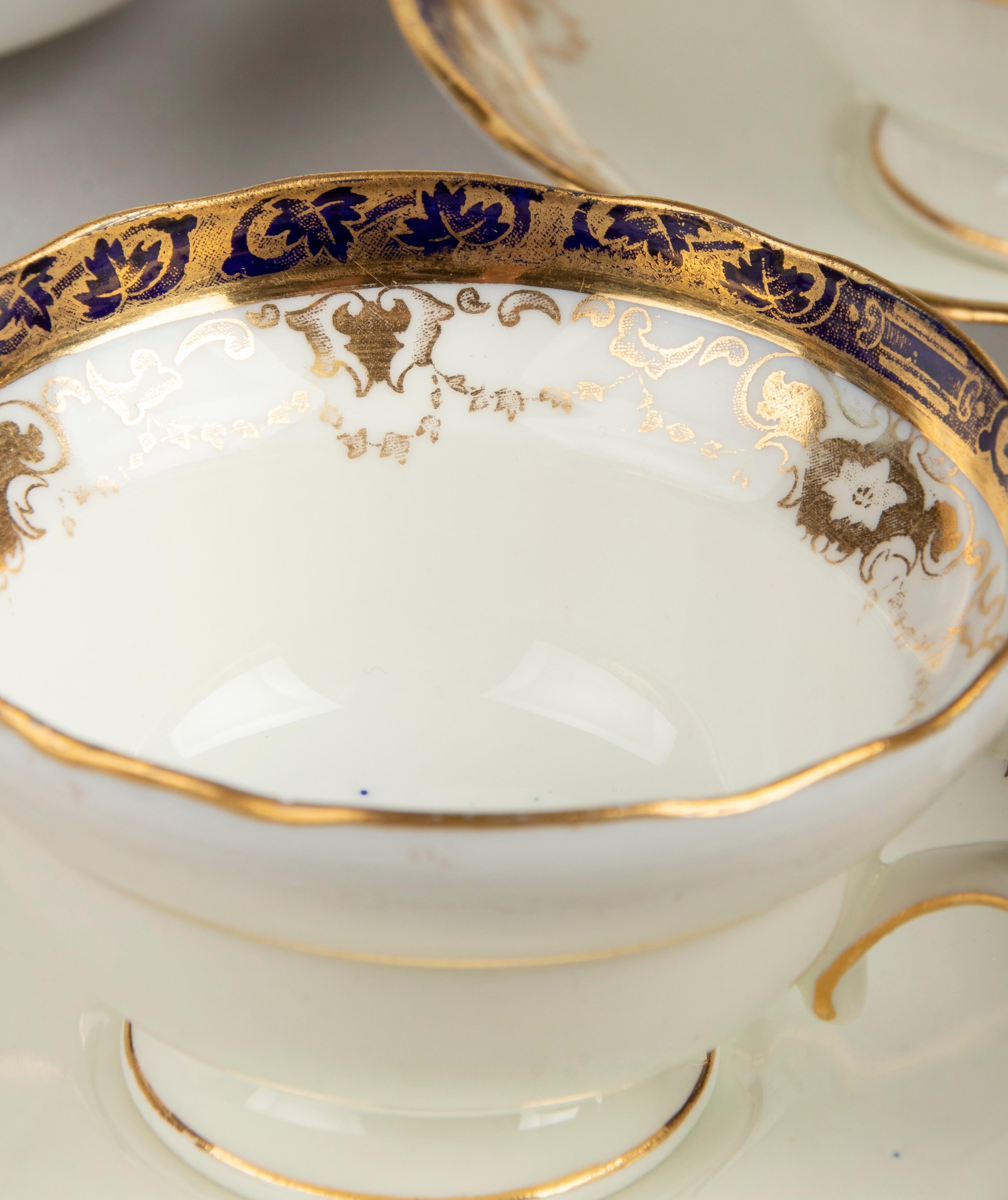 Early 20th Century English Porcelain Tea Set Made by Hammerley 7
