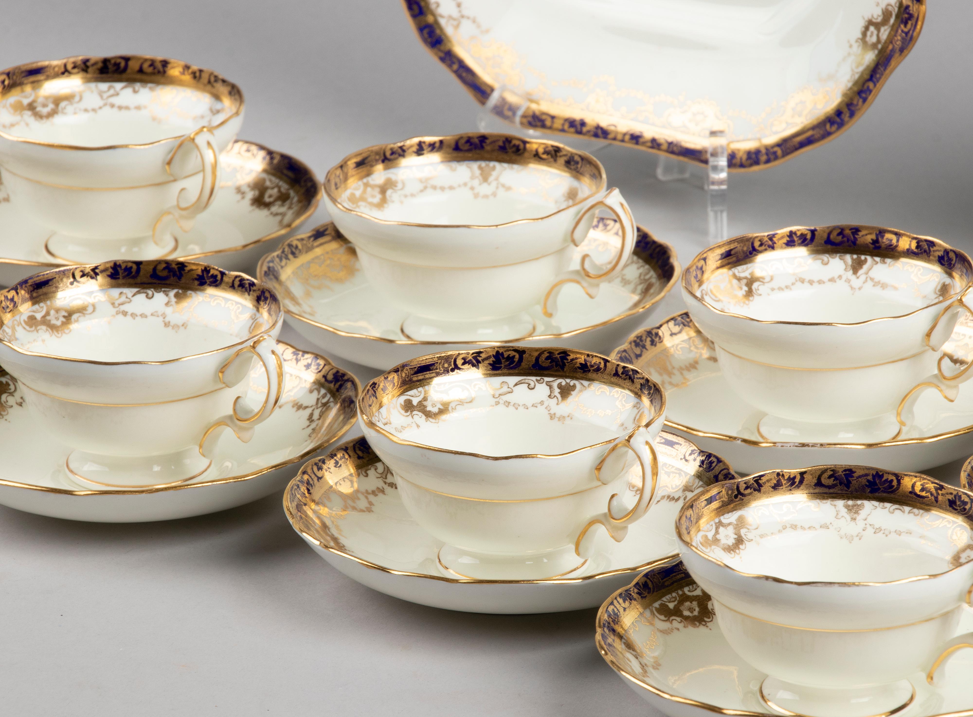 Early 20th Century English Porcelain Tea Set Made by Hammerley In Good Condition In Casteren, Noord-Brabant