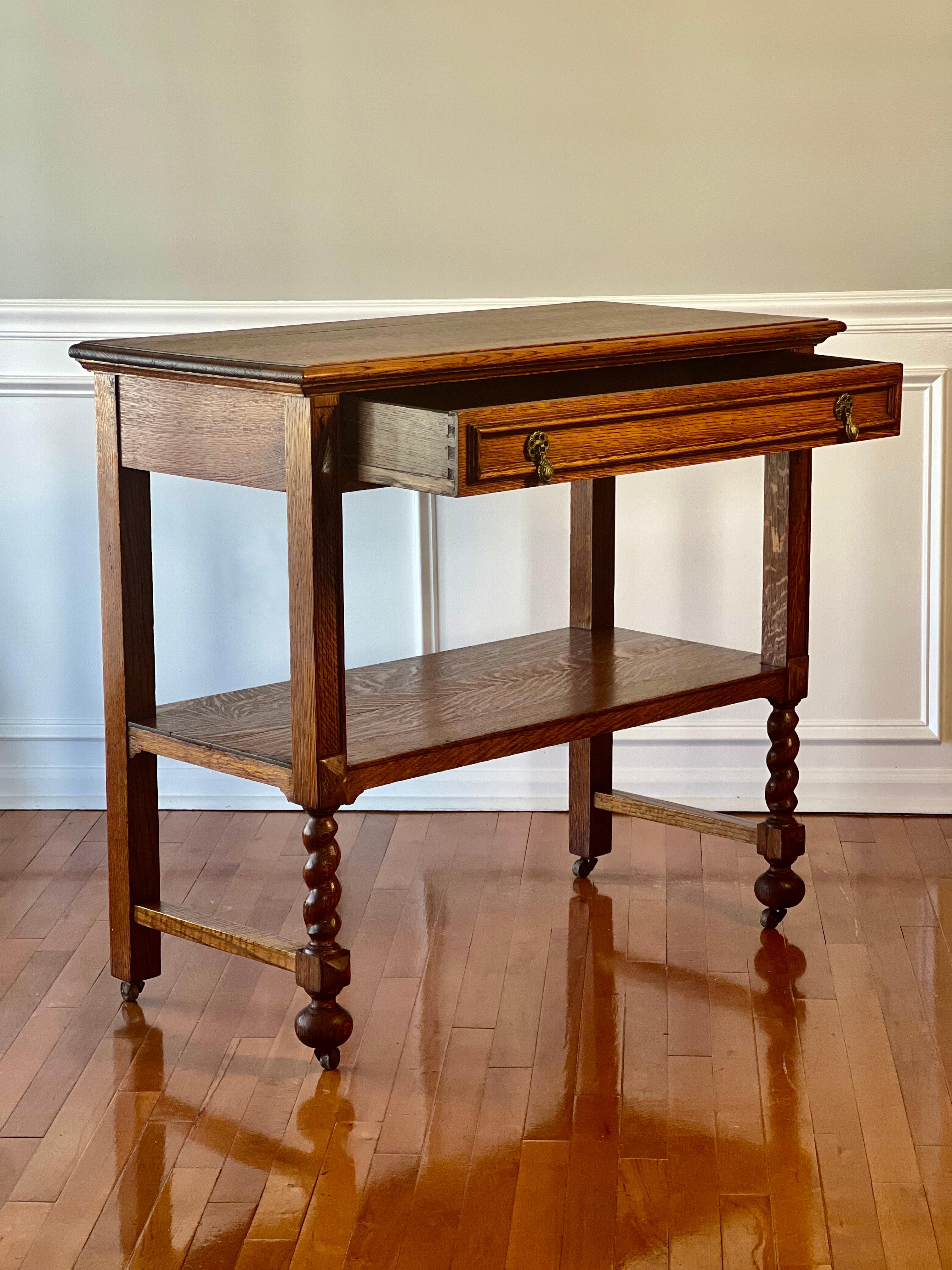 Early 20th Century English Quarter Sawn Oak Two-Tier Server on Casters In Good Condition For Sale In Doylestown, PA