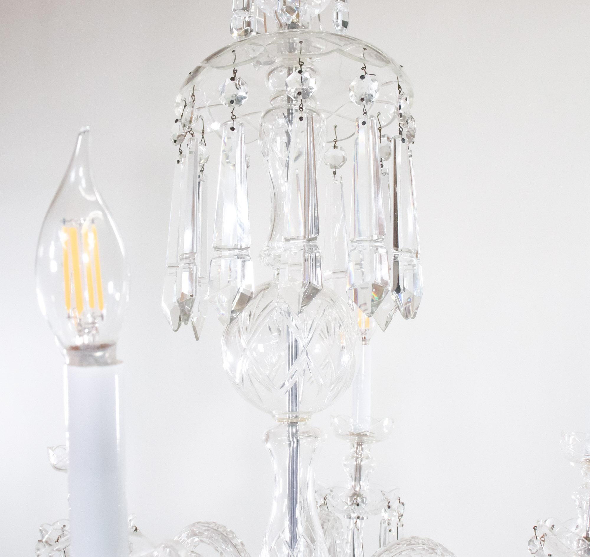 Fatto a mano Lampadario di cristallo a cascata in stile Regency inglese dei primi del Novecento in vendita