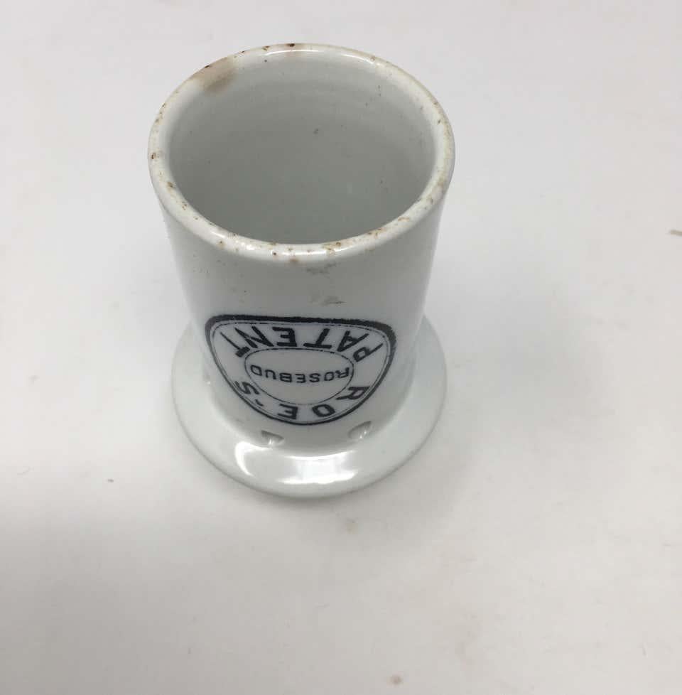 Early 20th Century English Roe's Rosebud Patent Transferware Pie Funnel For Sale 5