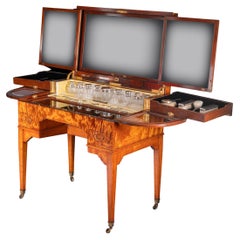 Tavolino da toeletta in legno satinato inglese dei primi del Novecento Att To Holland & Sons