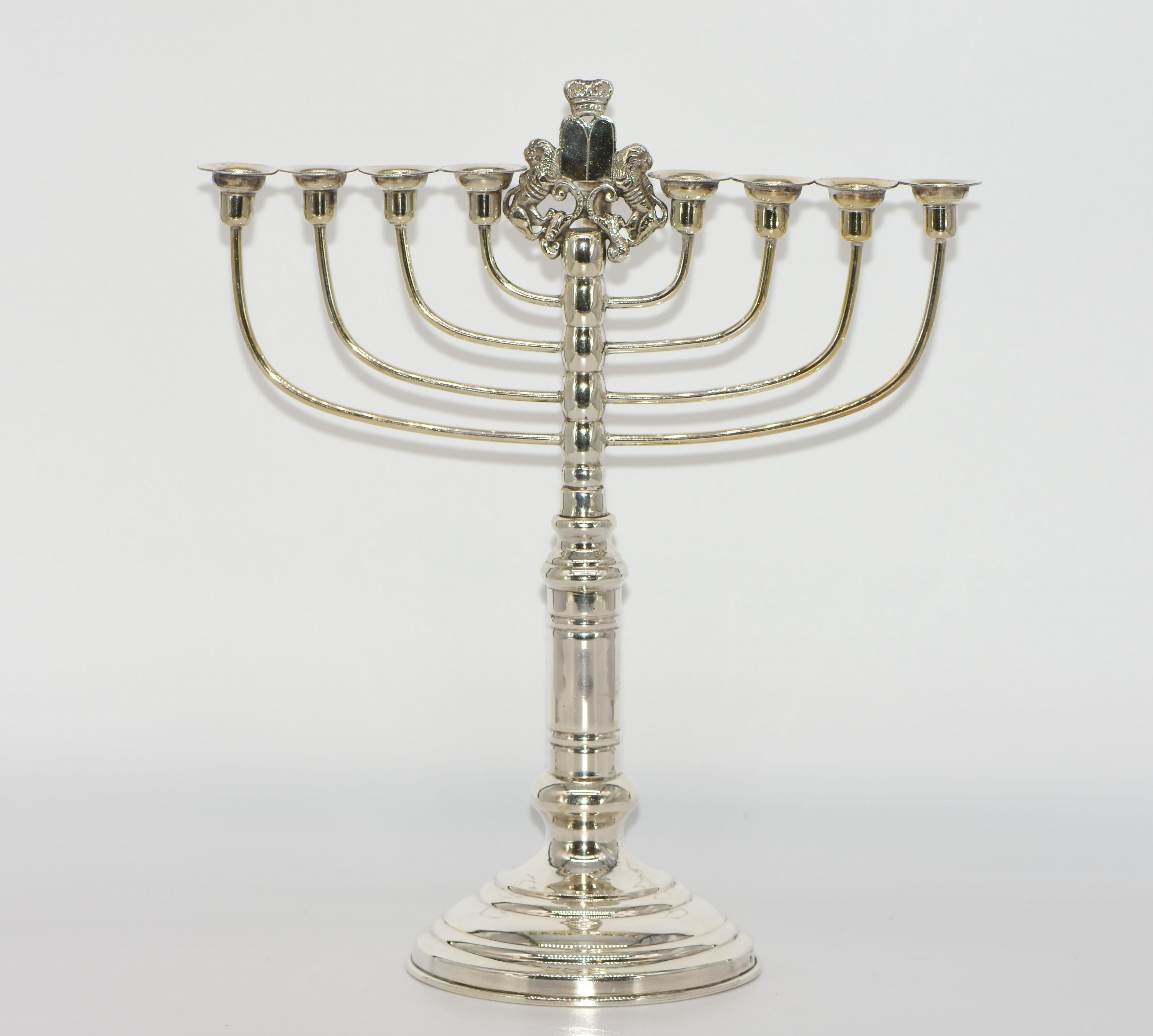 Early 20th Century English Silver Hanukkah Lamp In Excellent Condition For Sale In New York, NY