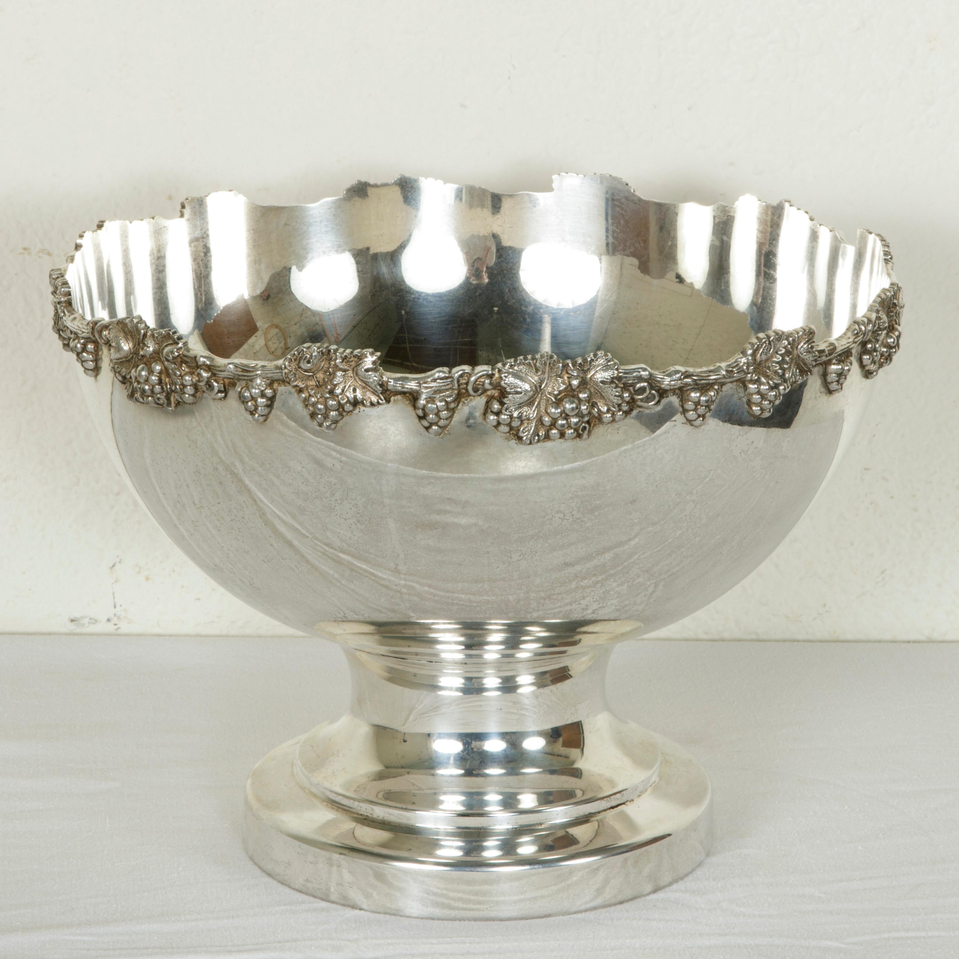 Early 20th Century English Silver Plate Hotel Champagne Bucket with Tray In Good Condition In Fayetteville, AR