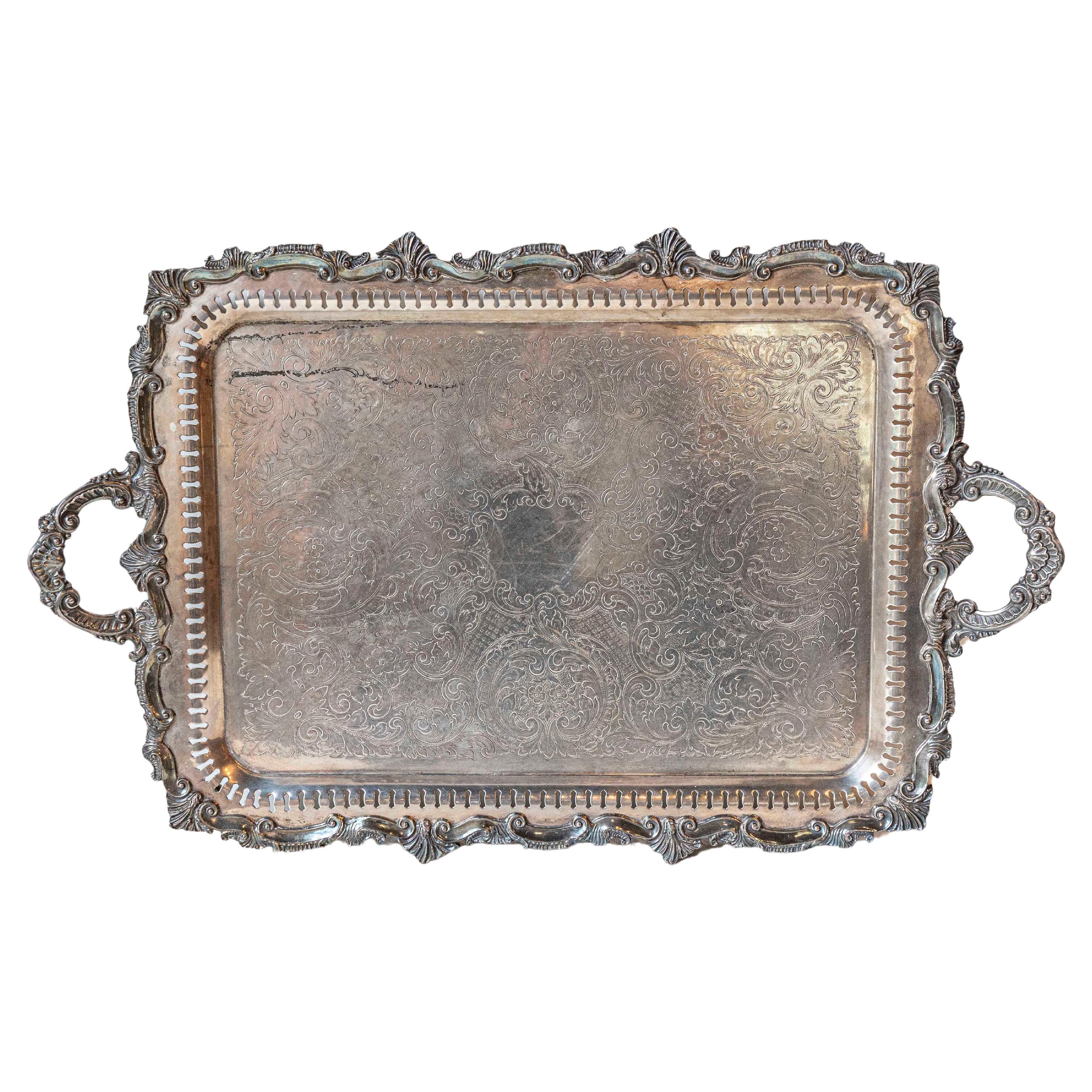 Bandeja para servir de plata inglesa de principios del siglo XX con asas ornamentadas
