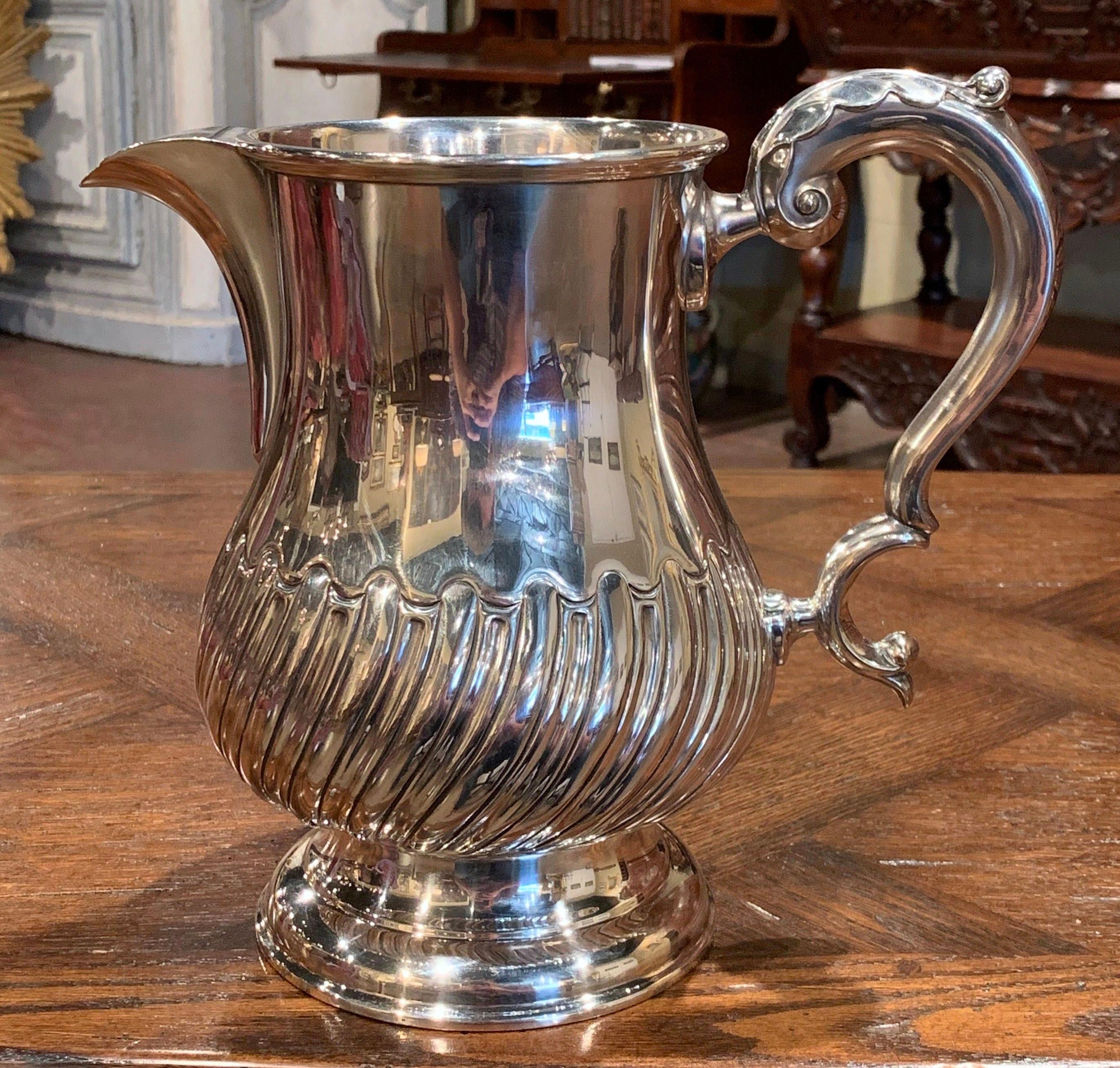 Early 20th Century English Silver Plated Pitcher with Engraved Crest 3