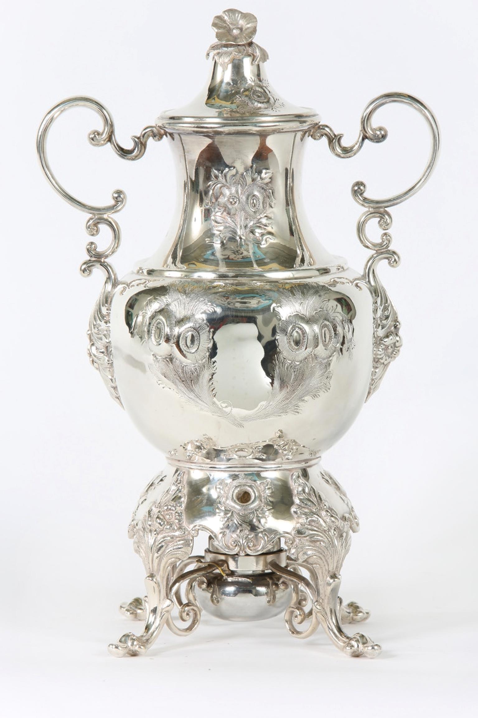 Early 20th Century English Silver Plated Samovar  In Good Condition In Tarry Town, NY