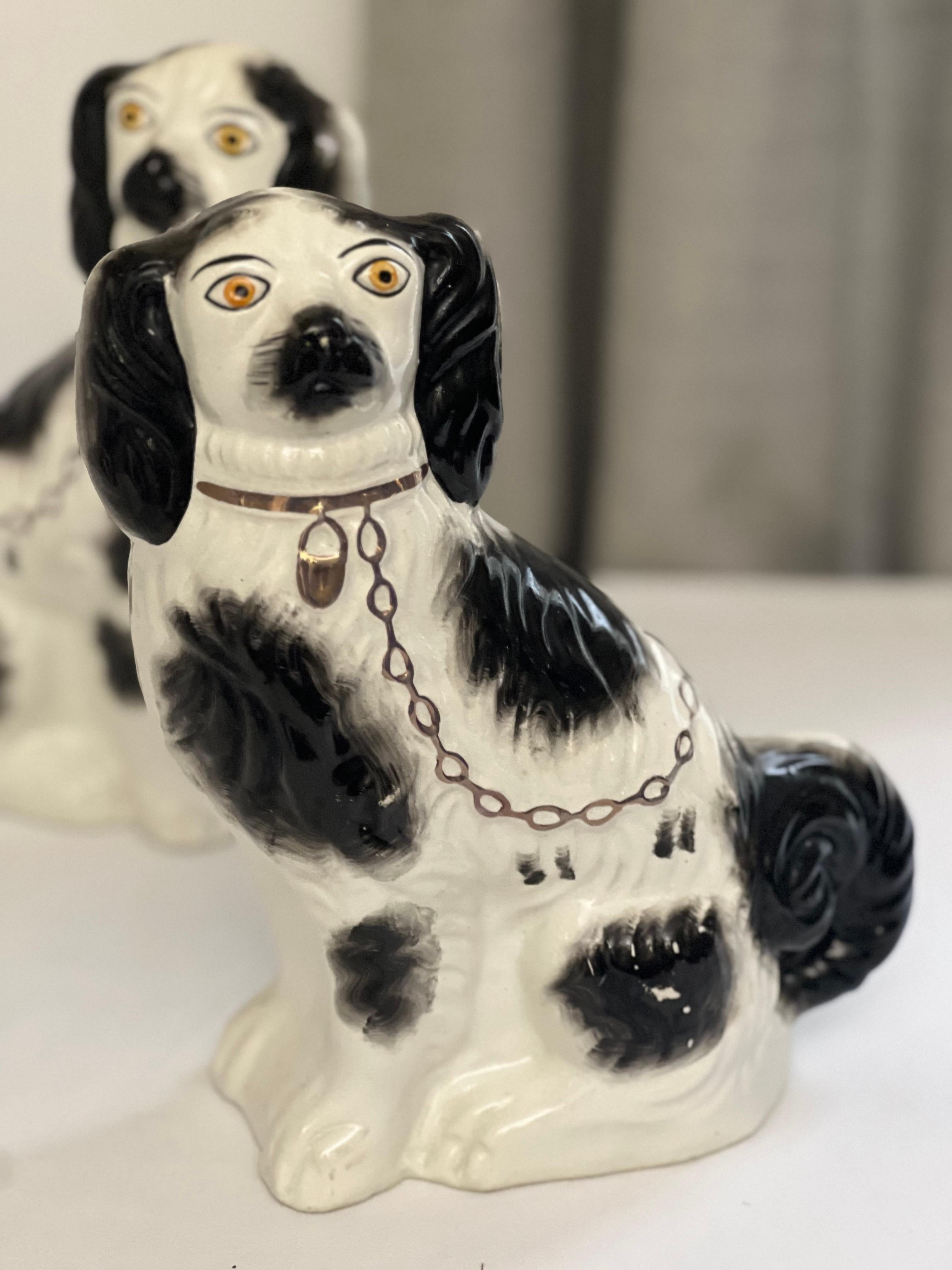Early 20th Century English Staffordshire Spaniel Dog Figurines, Pair For Sale 1