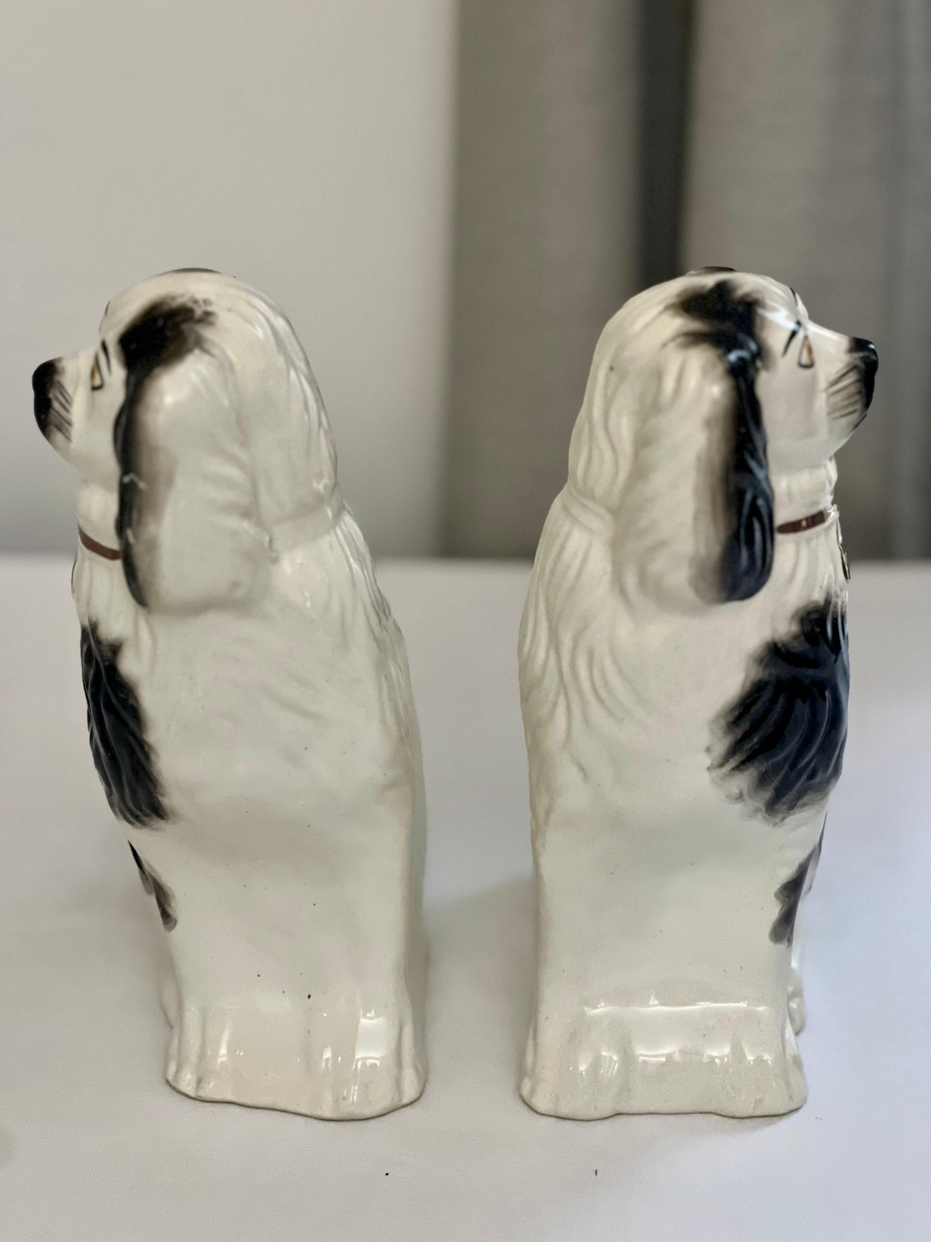 Early 20th Century English Staffordshire Spaniel Dog Figurines, Pair For Sale 2