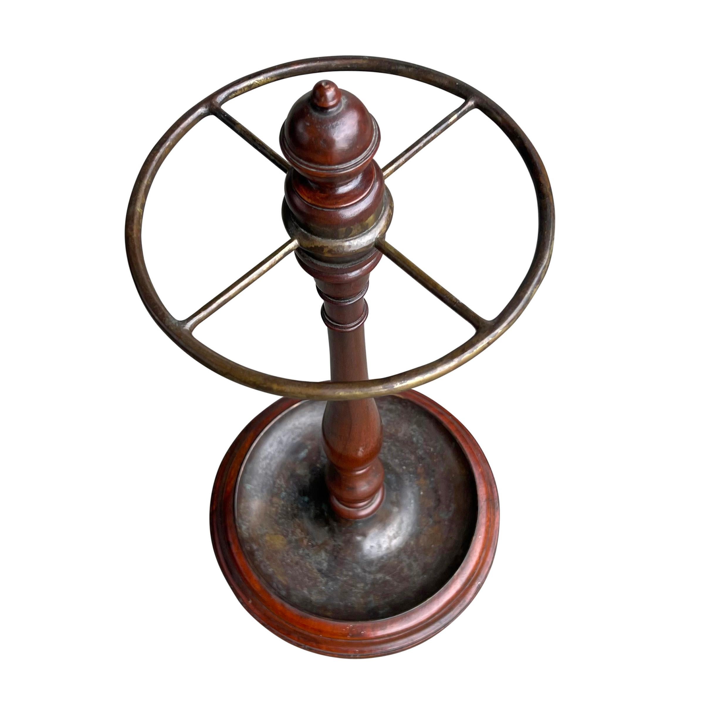 Early 20th Century English Umbrella Stand In Good Condition For Sale In Chicago, IL
