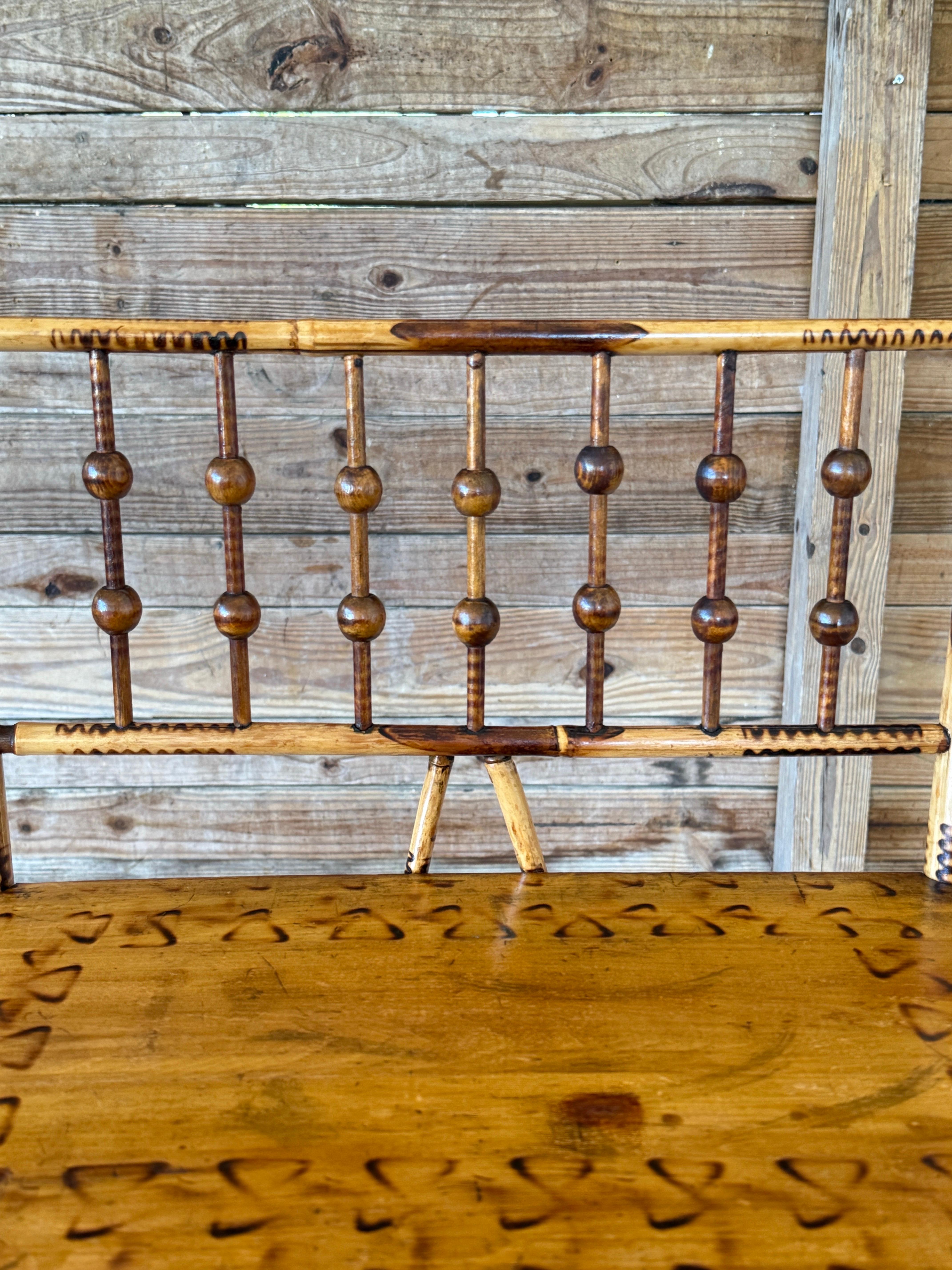 Early 20th Century English Victorian Burnt Bamboo Etagere Shelf In Good Condition In North Fort Myers, FL
